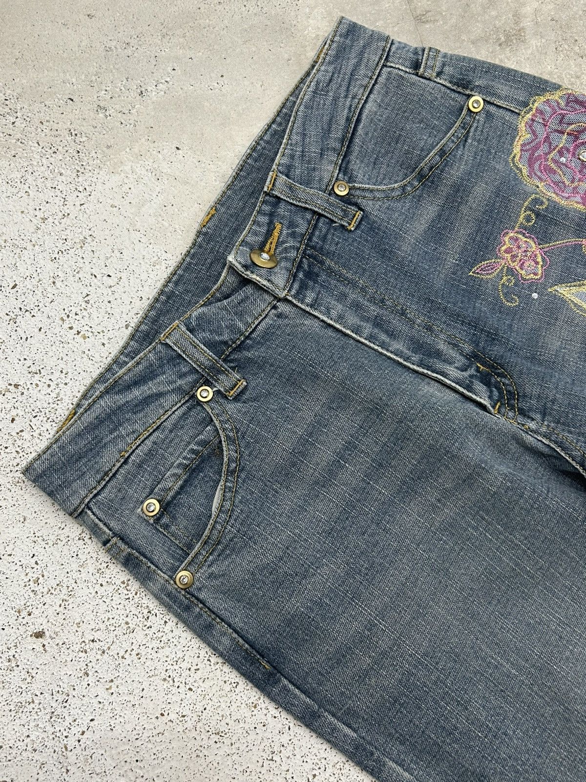 Le Grande Bleu (L.G.B.) Flared Embroidered Jeans Design Flower Size 27" / US 4 / IT 40 - 7 Thumbnail