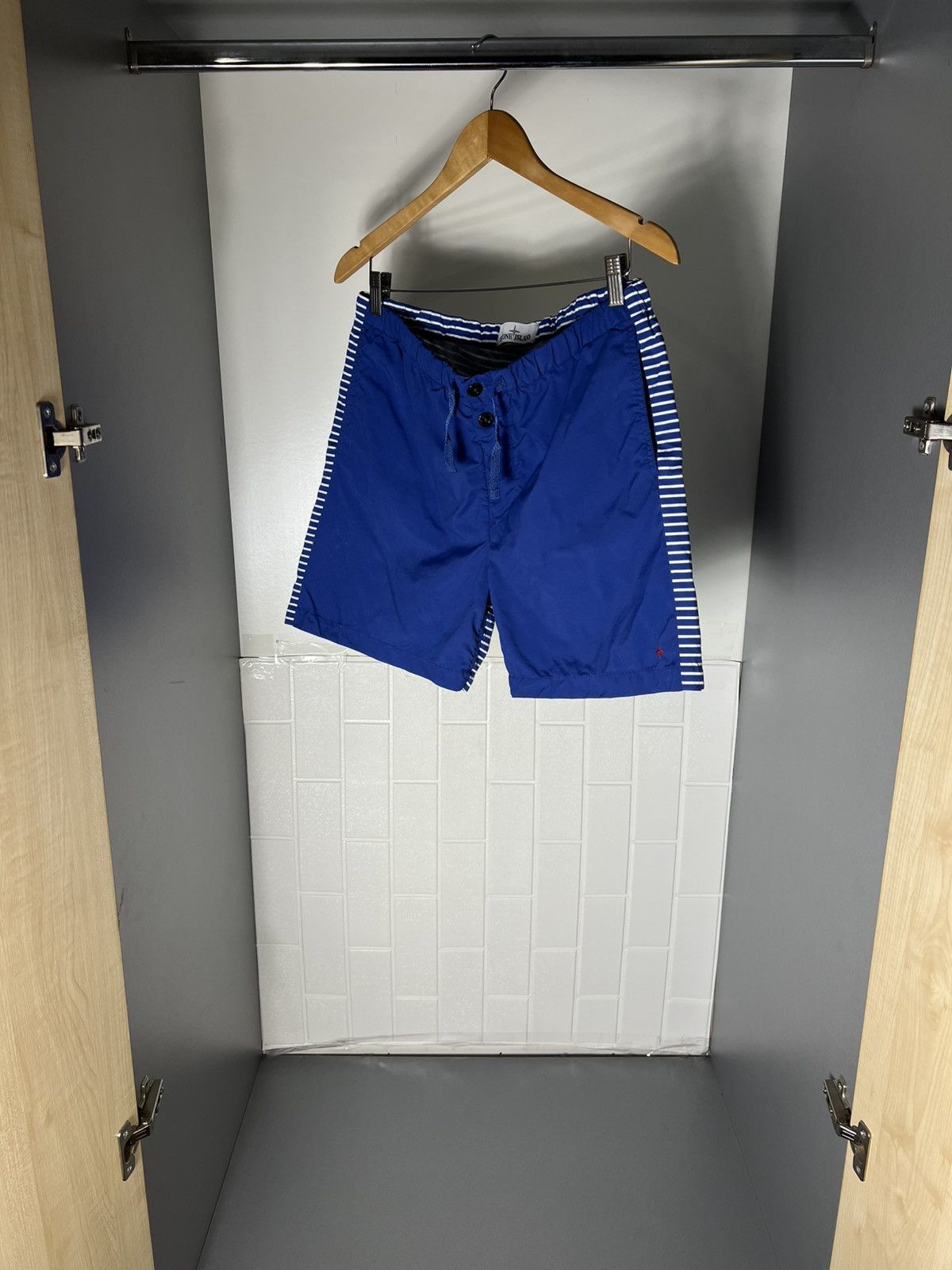Stone Island STONE ISLAND MARINA SHORTS Size US 32 / EU 48 - 13 Thumbnail