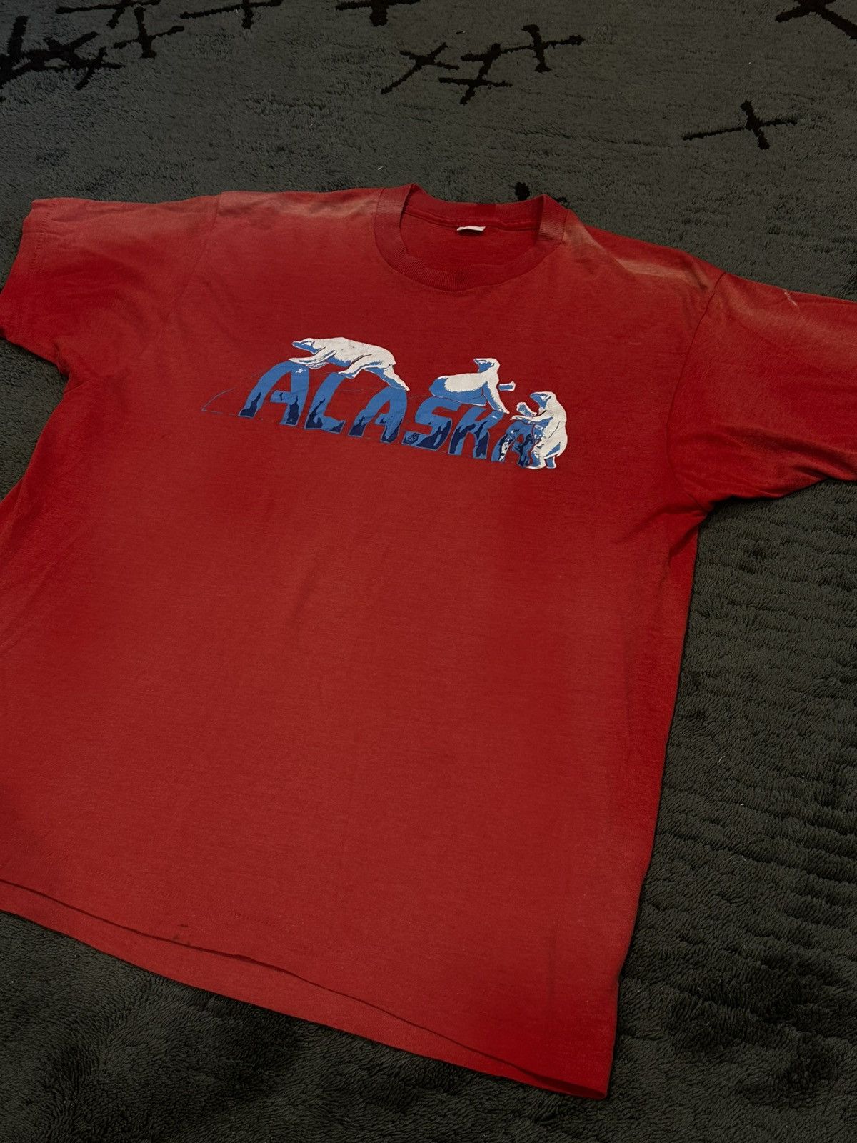Vintage Vintage 70’s Alaska Polar Bears Faded Tee Shirt Size US M / EU 48-50 / 2 - 2 Thumbnail