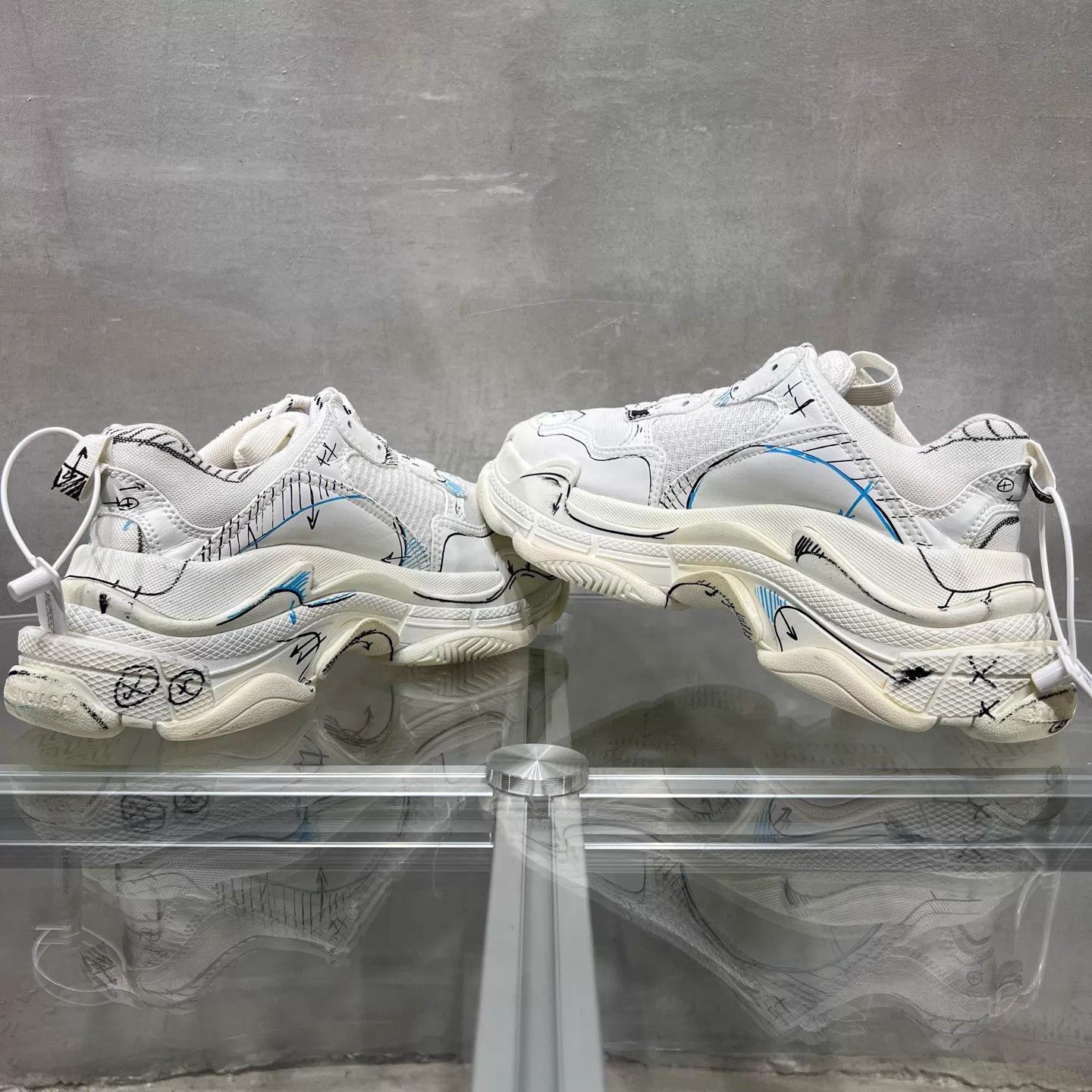 Balenciaga Balenciaga Triple White Graffiti Sneaker 38 Size US 7.5 / IT 37.5 - 5 Thumbnail
