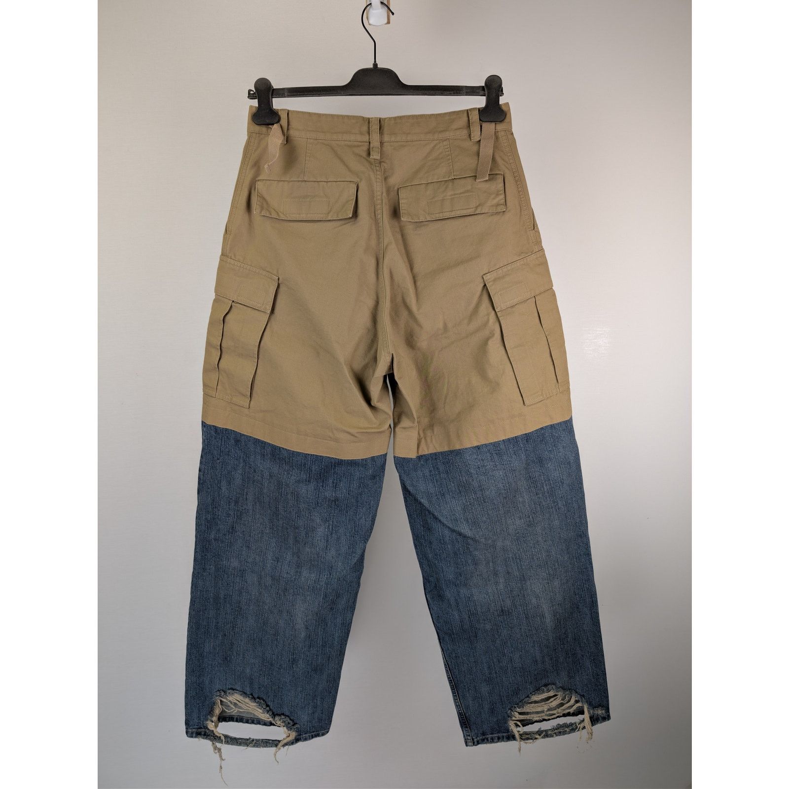 Balenciaga o1rshd1 Cotton Ripstop Patched Cargo Pants in Beige Size US 26 / EU 42 - 12 Thumbnail