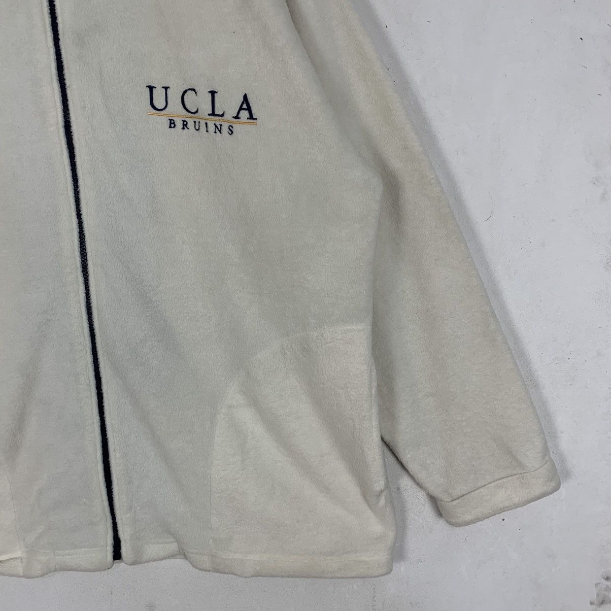 Vintage Vintage UCLA BRUIN Apparel SportsWear Outdoor Fleece Jacket Size US L / EU 52-54 / 3 - 5 Thumbnail