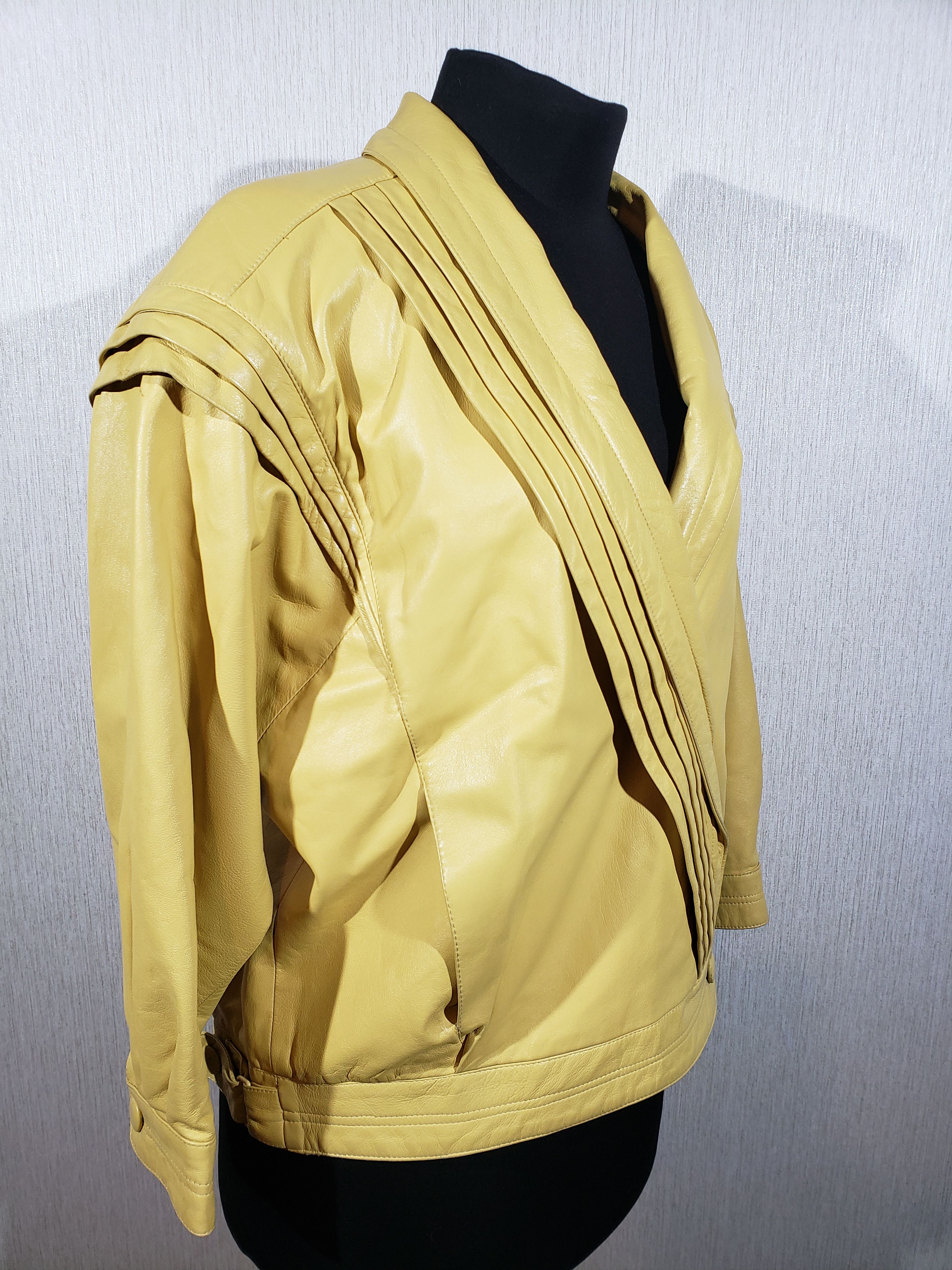 Other Stylish yellow leather women's jacket. Size XL / US 12-14 / IT 48-50 - 2 Thumbnail