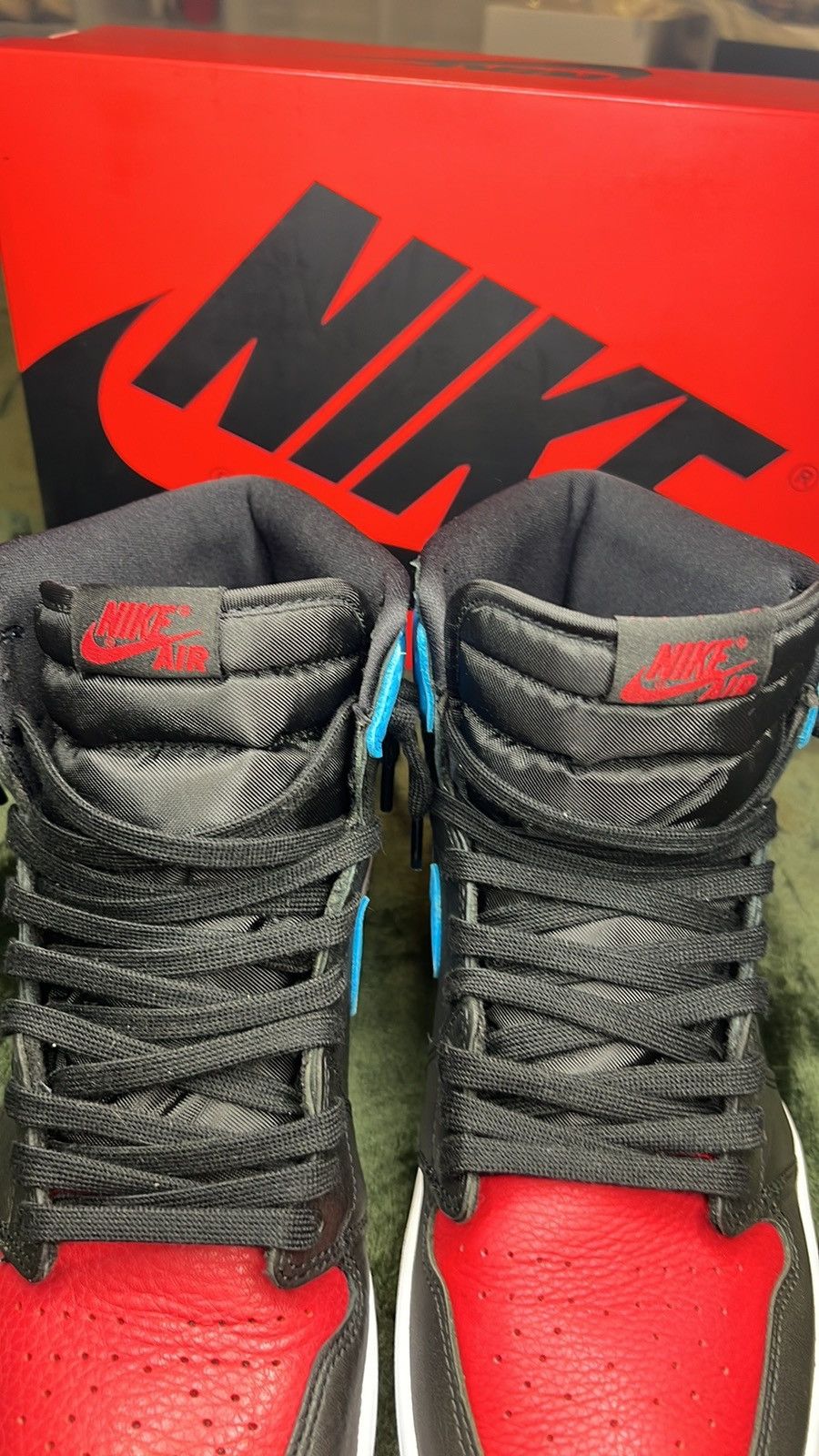 Jordan Brand Air Jordan 1 High NC to Chi (13 women’s/11 men’s) Size US 11 / EU 44 - 8 Thumbnail