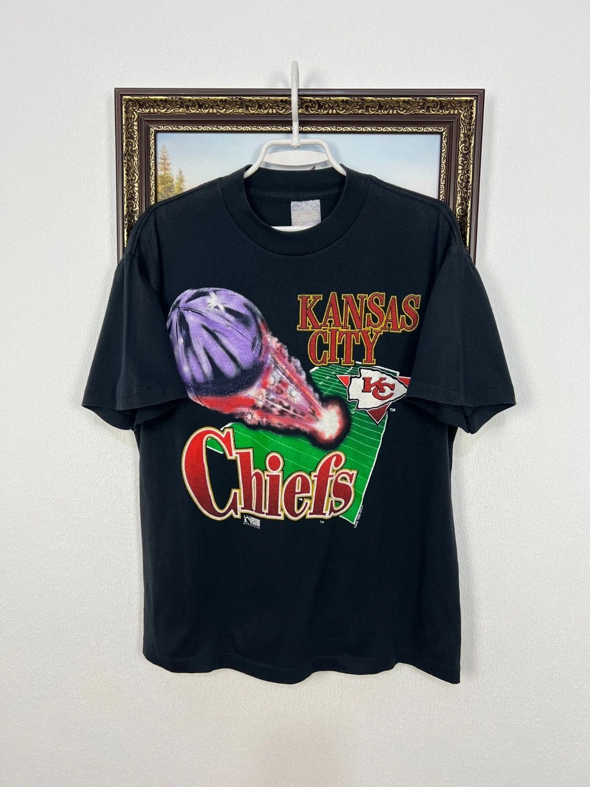 Vintage Vintage 90's Kansas City Chiefs Shirt Black Over Print Tee Size US M / EU 48-50 / 2 - 1 Thumbnail