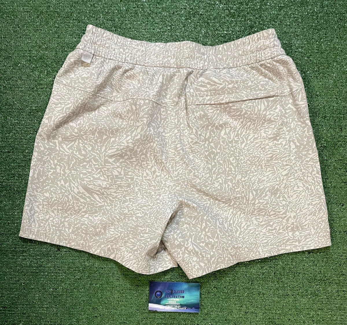 Lululemon Lululemon Bowline grey and white pattern shorts Size US 32 / EU 48 - 2 Thumbnail