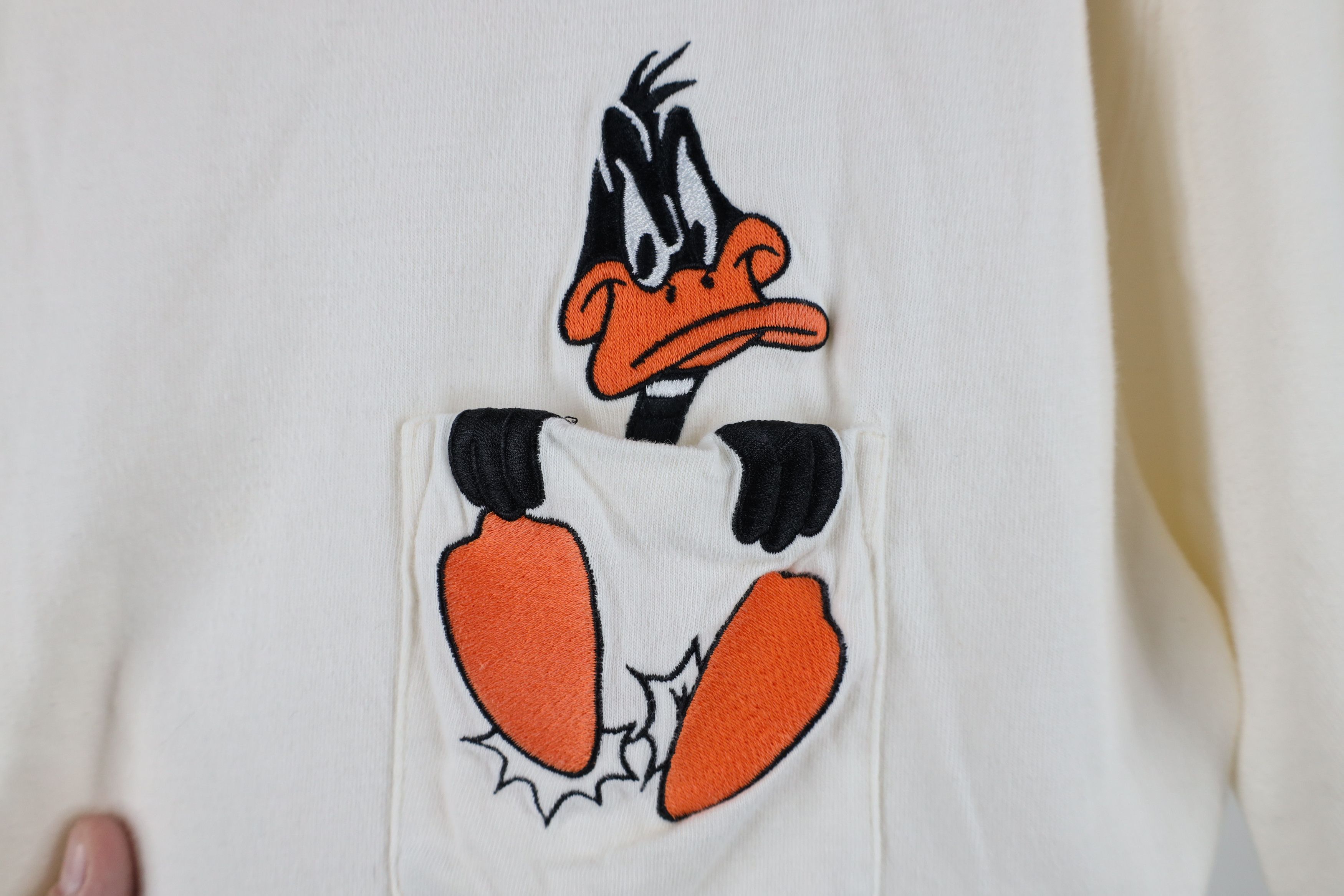 Vintage Vintage 90s Looney Tunes Daffy Duck Pocket T-Shirt Cream Size US S / EU 44-46 / 1 - 4 Thumbnail