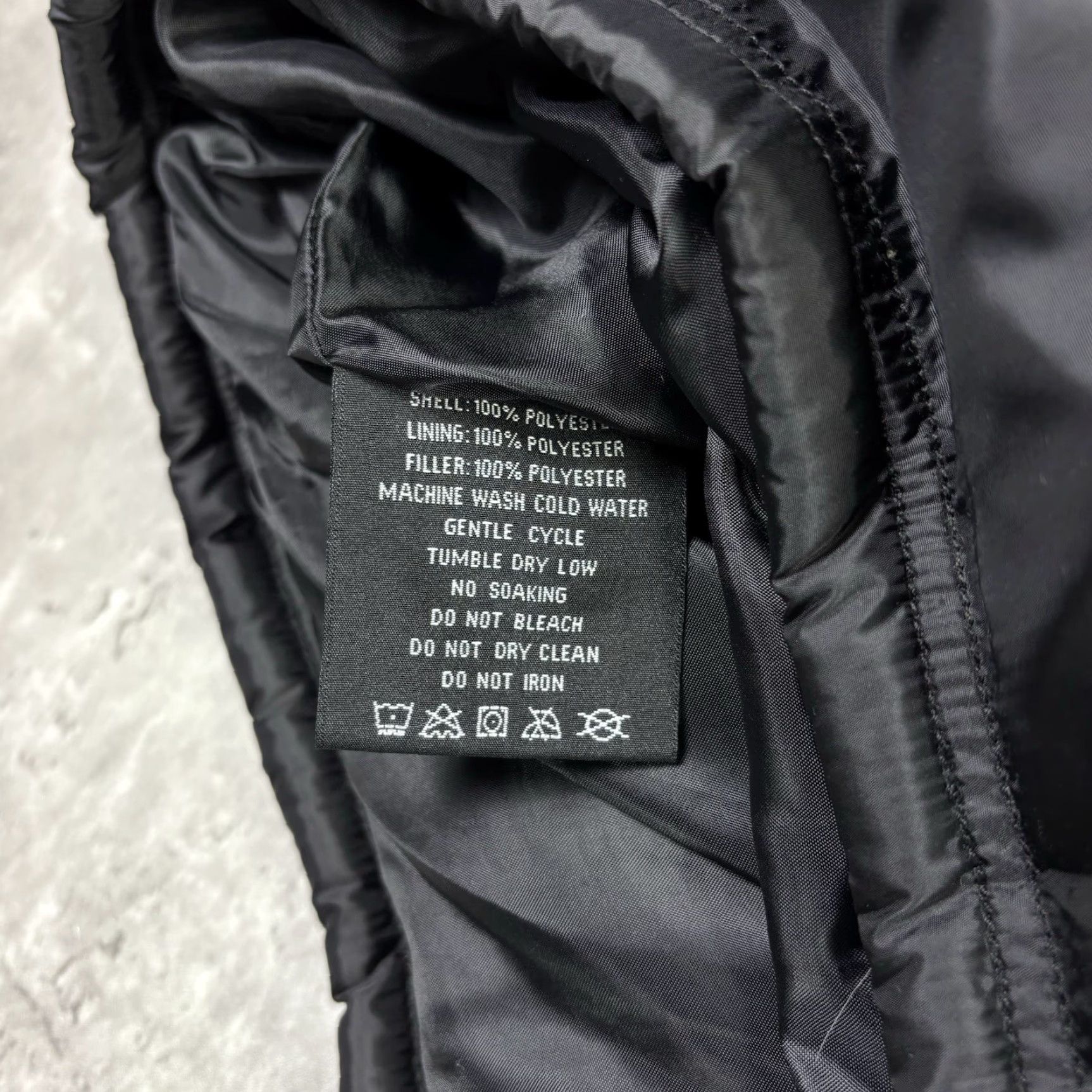 Southpole VINTAGE South Pole Vest Black Puffer Jacket L Men 90s 2000s Winter Zip Workwear Size US L / EU 52-54 / 3 - 7 Thumbnail