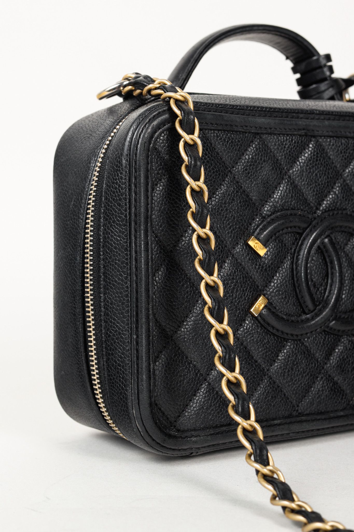 Chanel Chanel Filigree Medium Black Caviar Quilted CC Vanity Case Size ONE SIZE - 8 Thumbnail