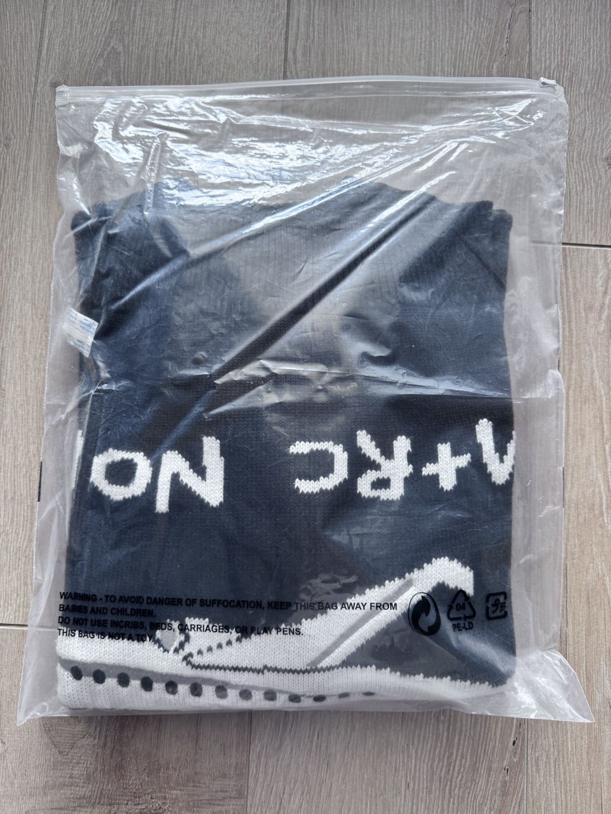 M+Rc Noir Crew neck Size US L / EU 52-54 / 3 - 9 Thumbnail