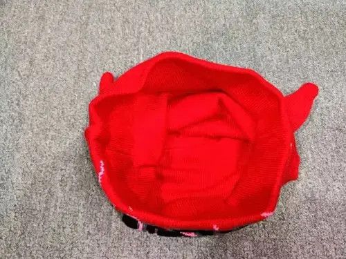 Other Devil Pretty Btch Decade Graphic No Cuff Knit Beanie Hat Red Size ONE SIZE - 3 Thumbnail