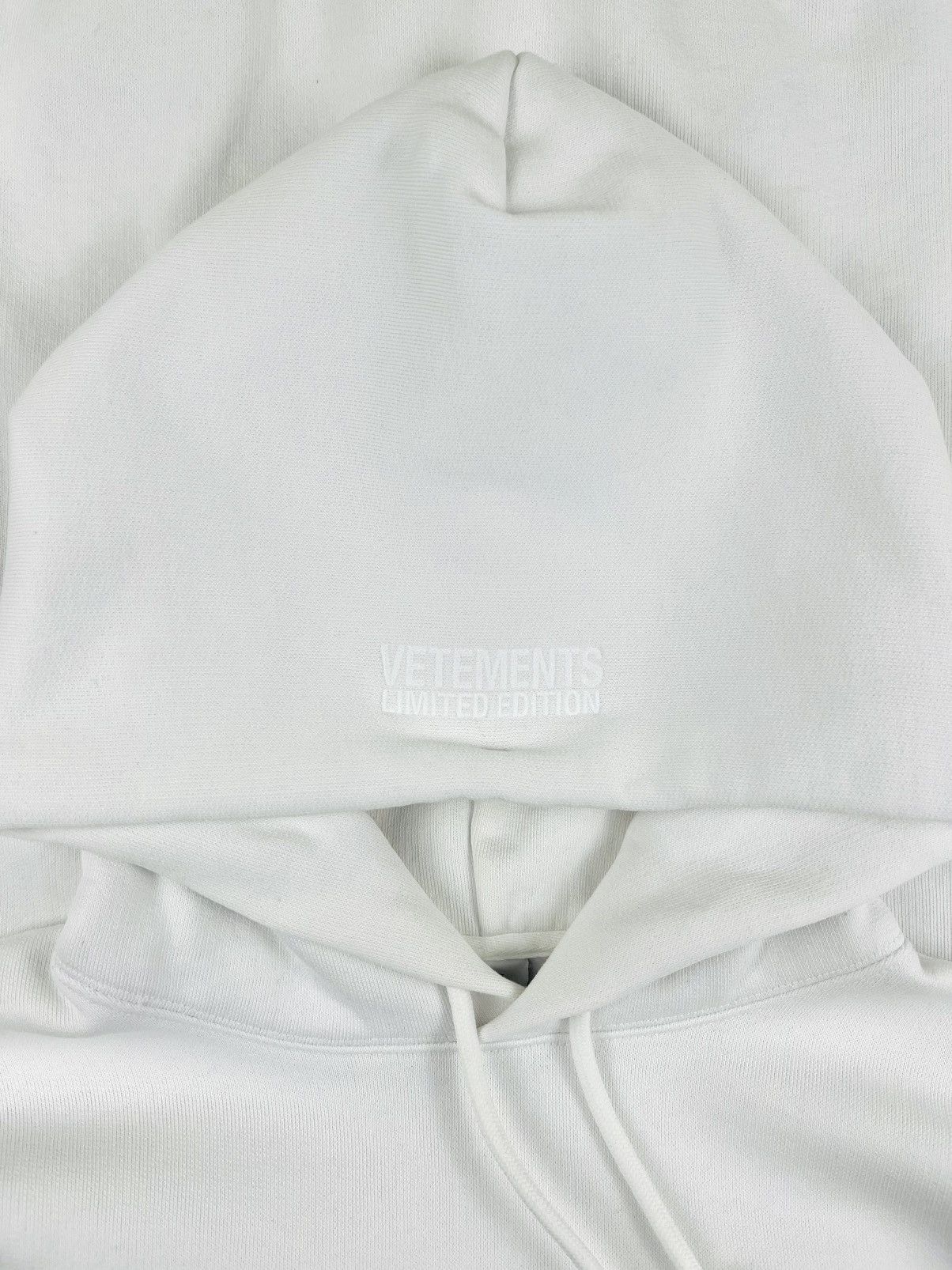 Vetements AW20 Vetements Love Is Us Minikim Holland Hoodie White Size US S / EU 44-46 / 1 - 5 Thumbnail