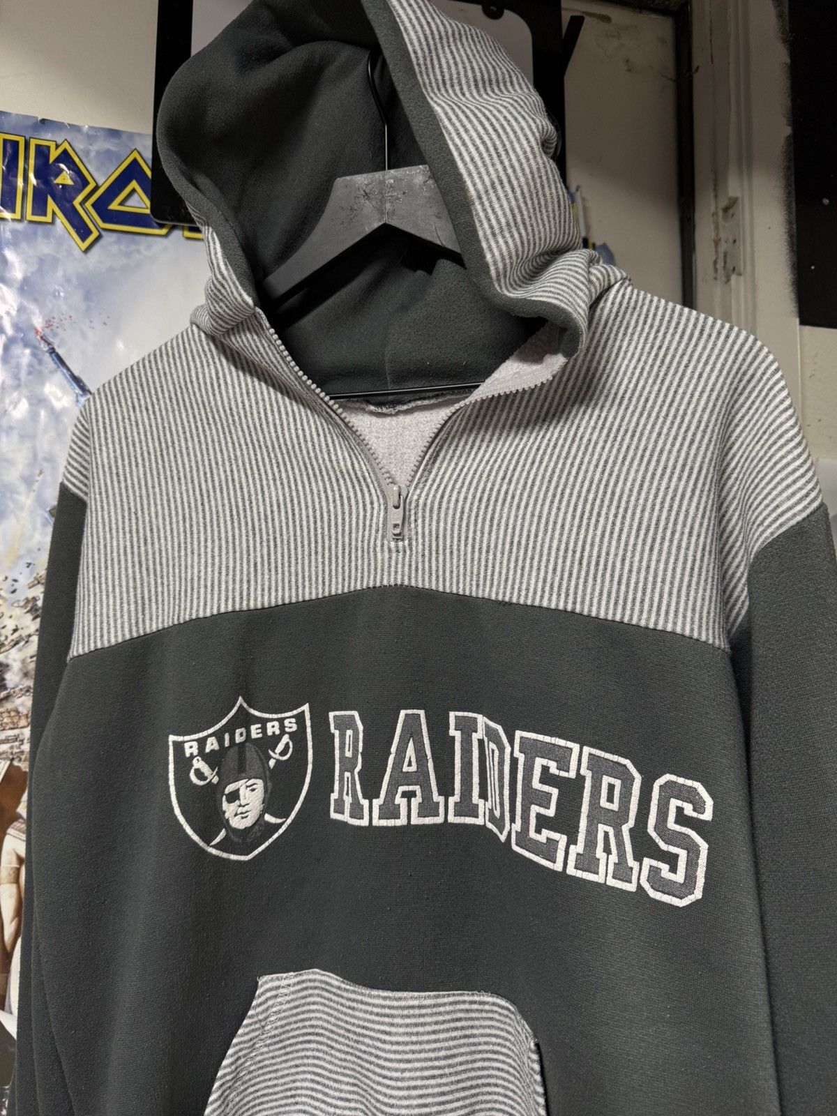 Vintage Vintage 1980’s NFL Raiders Hoodie Vtg Pullover Size Medium Size US M / EU 48-50 / 2 - 2 Thumbnail