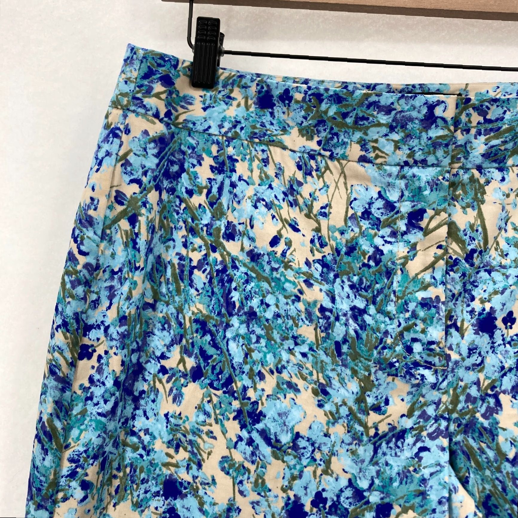 Talbots **Talbots Signature Blue Floral Ankle Pants Women's 12 NWT** User: **Talbots Signature Ankle Pants Women's 12 Blue Floral NWT** Size 34" / US 12 / IT 48 - 3 Thumbnail