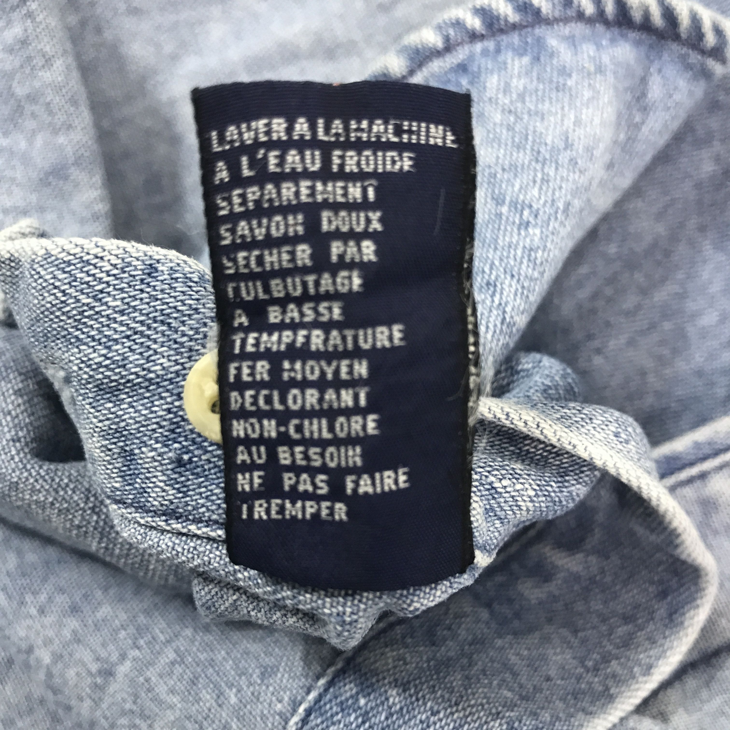 Tommy Hilfiger Vintage Tommy Hilfiger denim button up shirt K44B58 Size US L / EU 52-54 / 3 - 13 Thumbnail