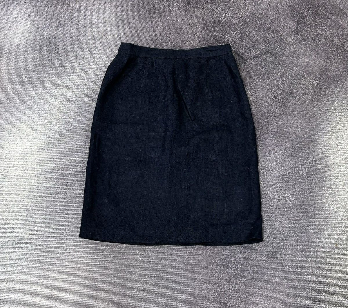 Valentino Vintage Valentino Women’s 90s Classic Luxury Midi Skirt Size 30" / US 8 / IT 44 - 2 Thumbnail