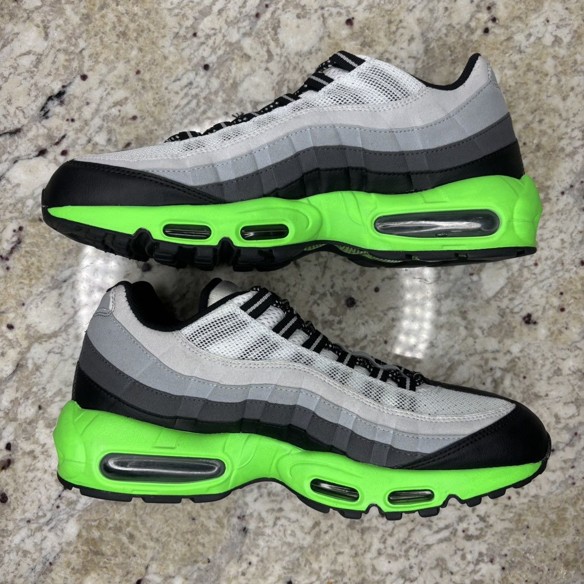 Nike Size 10.5 - Nike Air Max 95 Volt Black 2014 Clean With Box Size US 10.5 / EU 43-44 - 3 Thumbnail
