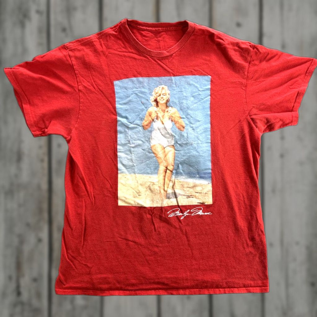 Vintage VINTAGE Marilyn Monroe Shirt Mens L Red Graphic Tee Pinup Beach 90s T-Shirt - Mens Large Red Marilyn Monroe Graphic Tee Vintage 90s Beach Shirt Size US L / EU 52-54 / 3 - 1 Thumbnail