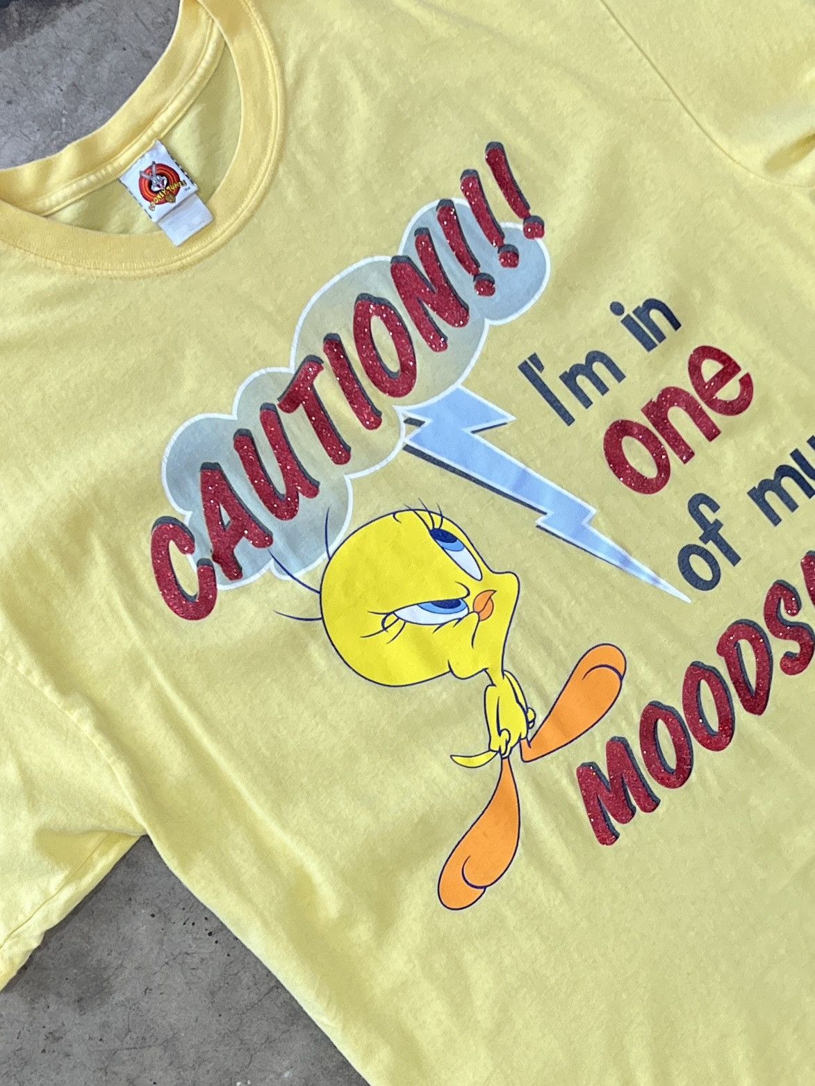 Warner Bros Vintage Looney Tunes Tweety Bird Caution Tee XL Size US XL / EU 56 / 4 - 1 Thumbnail