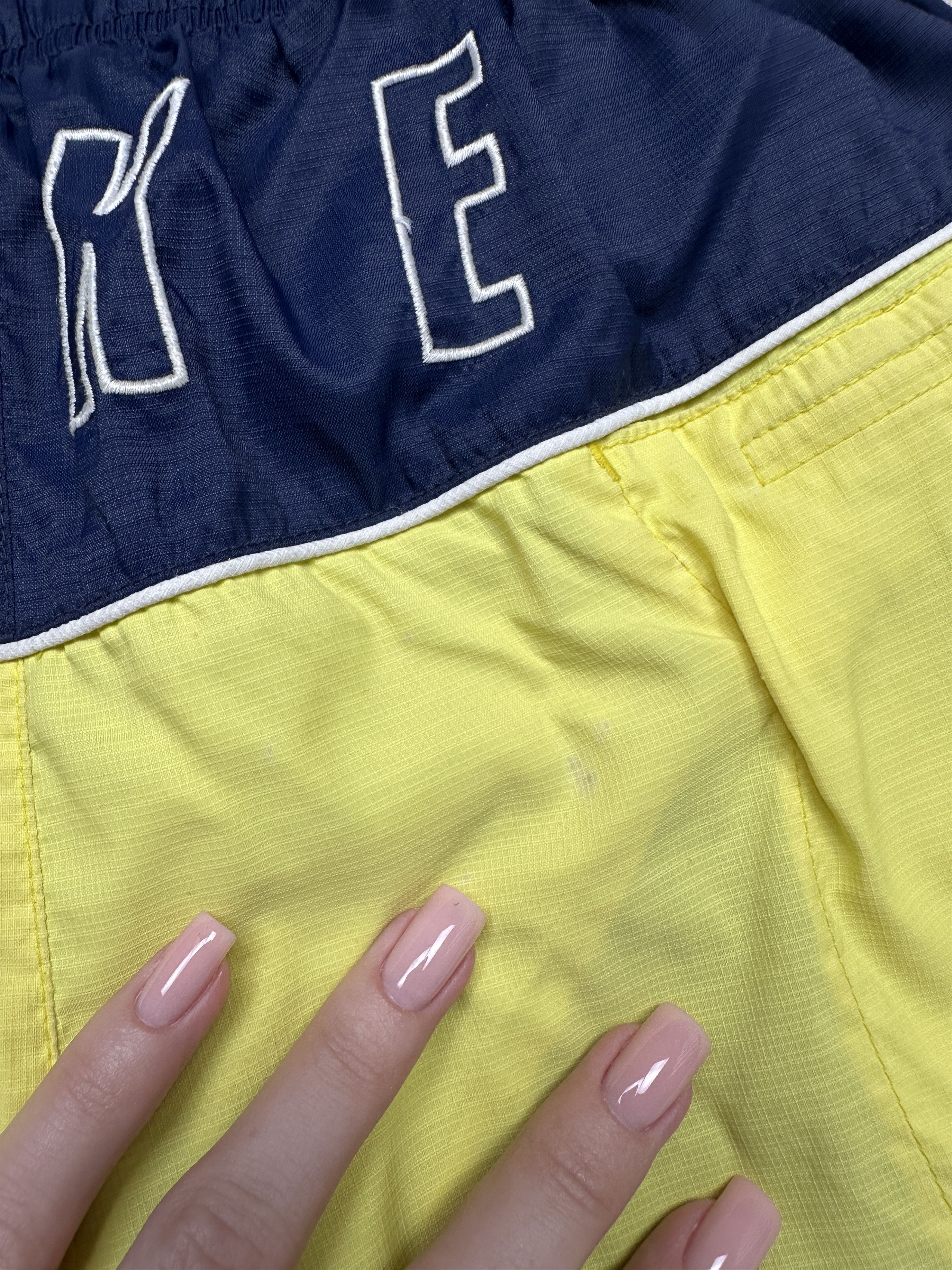 Nike Nike Vintage Mens Nylon Shorts Size US 28 / EU 44 - 4 Thumbnail