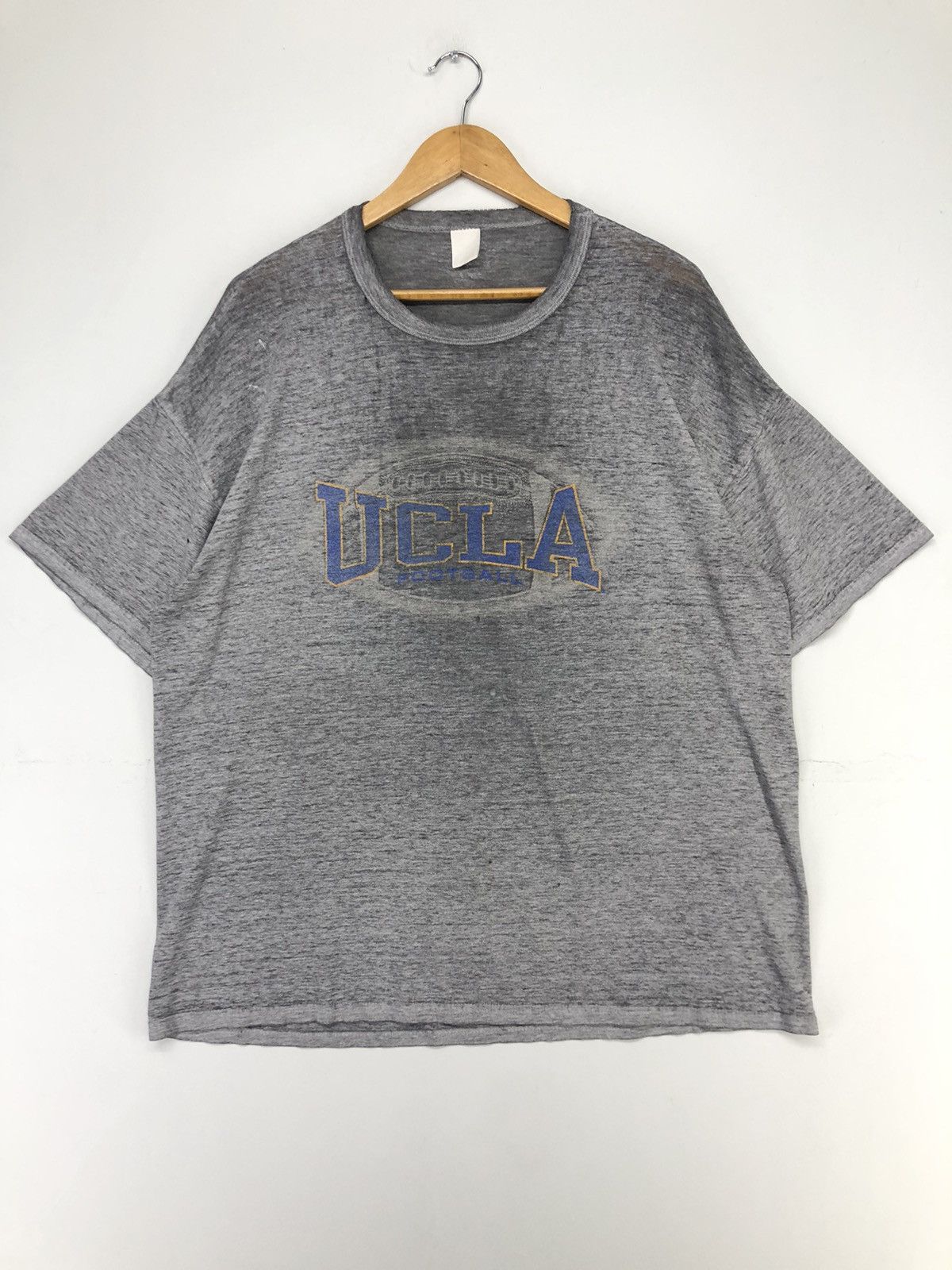 Vintage Vintage UCLA FOOTBALL Distressed Thrashed Tshirt Size US XL / EU 56 / 4 - 1 Thumbnail