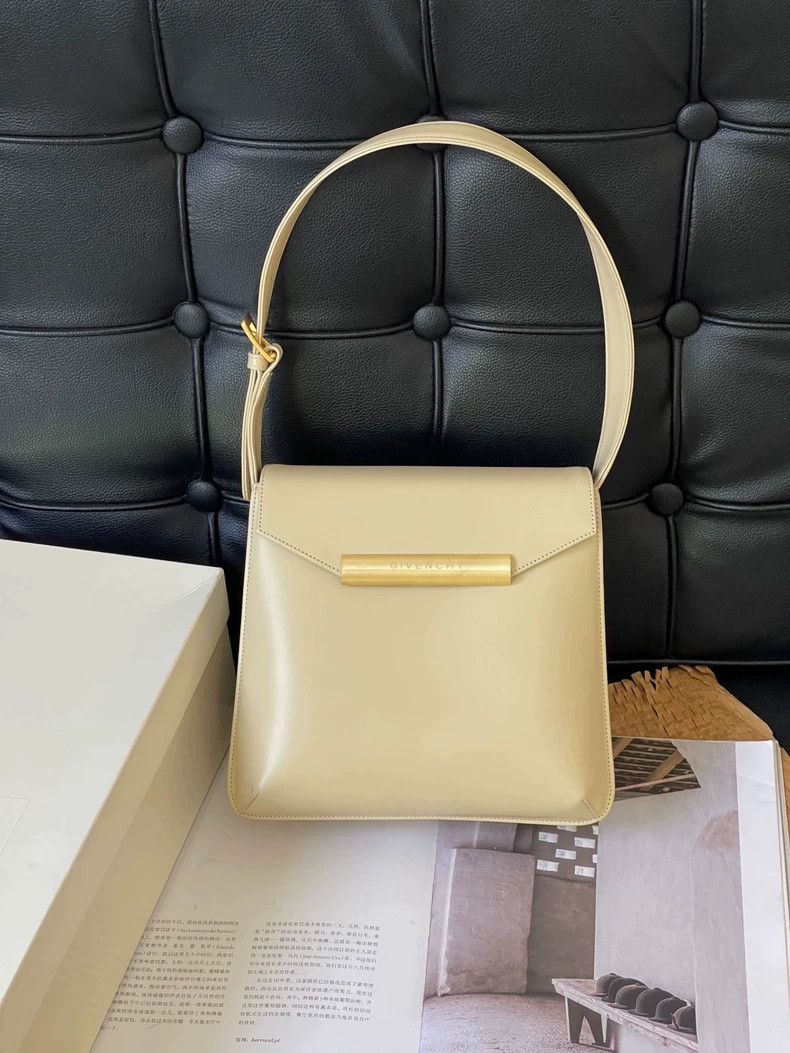 Givenchy Givenchy Vintage Cream Shoulder Bag Size ONE SIZE - 1 Thumbnail