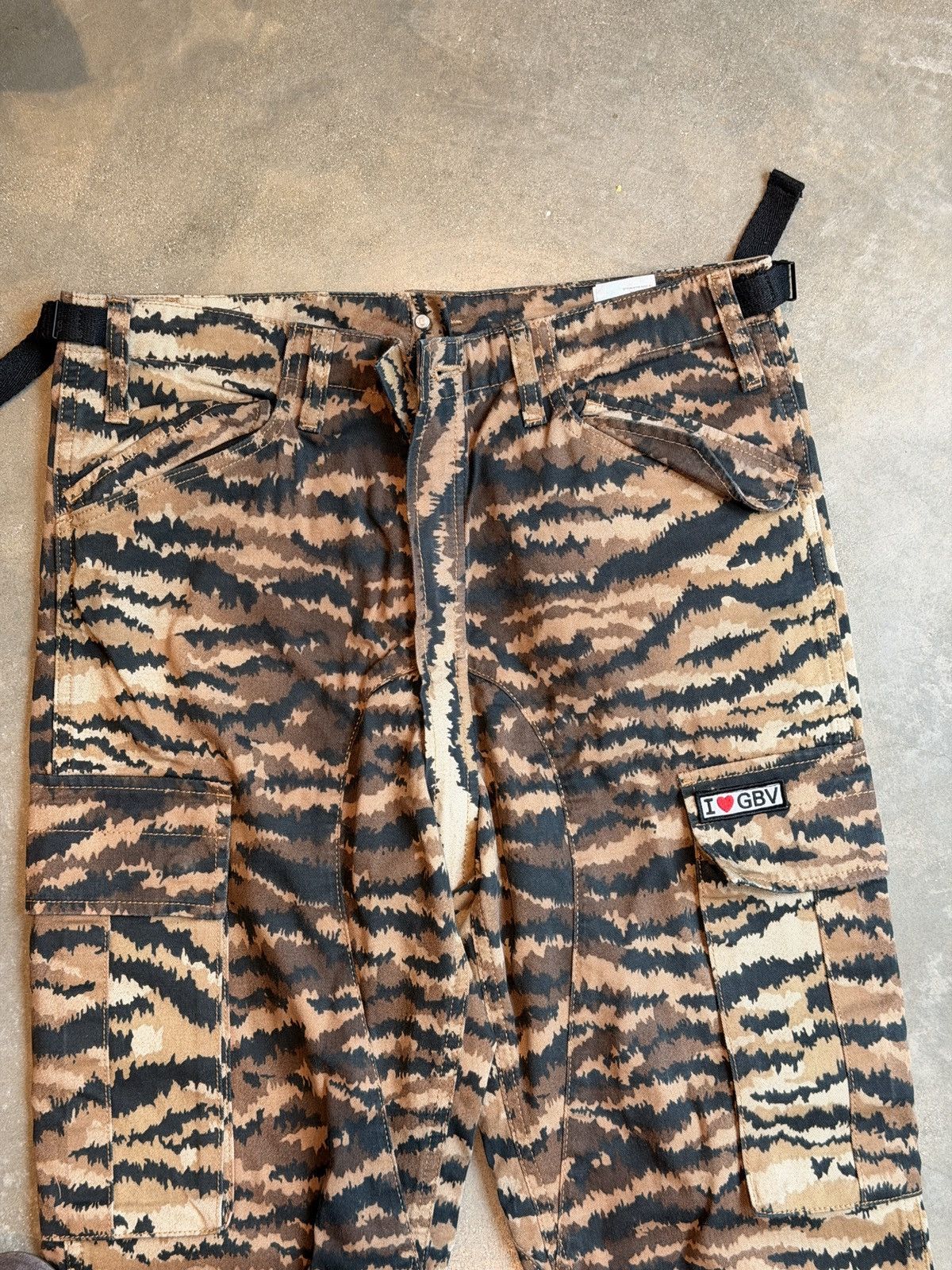 H&M H&M x Giambattista Valli tiger pants Size US 33 - 5 Thumbnail