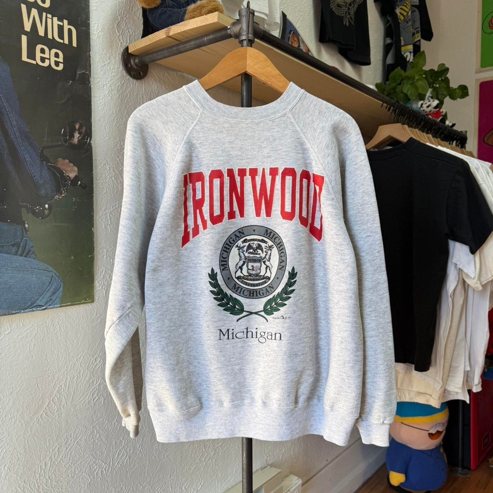 Hanes × Vintage Vintage 80s Ironwood Michigan University Crest Crewneck Size US XL / EU 56 / 4 - 1 Thumbnail