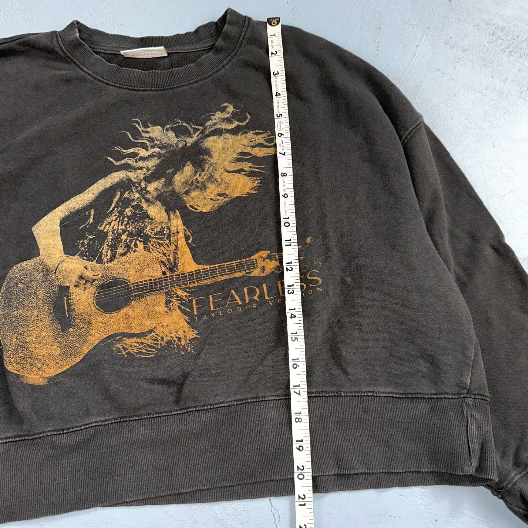 Vintage Taylor Swift Fearless Taylor's Version Sweatshirt Gray L Crew Neck Pullover 100% Cotton Women Activewear Graphic Print All Seasons 90s? Size L / US 10 / IT 46 - 5 Thumbnail