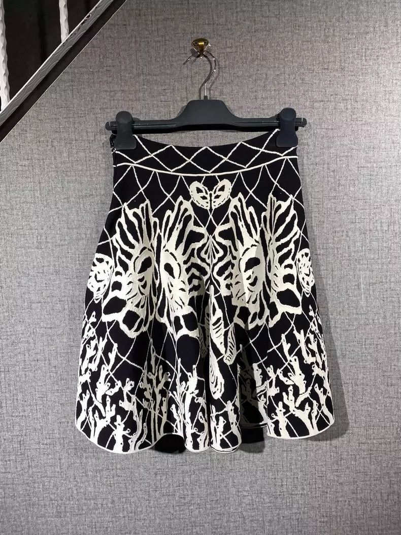 Alexander McQueen Alexander Mcqueen SizeM Half skirt Size 26" / US 2 / IT 38 - 2 Thumbnail