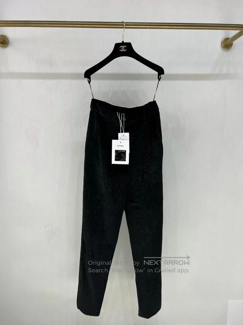 Chanel Embossed dark-printed trousers