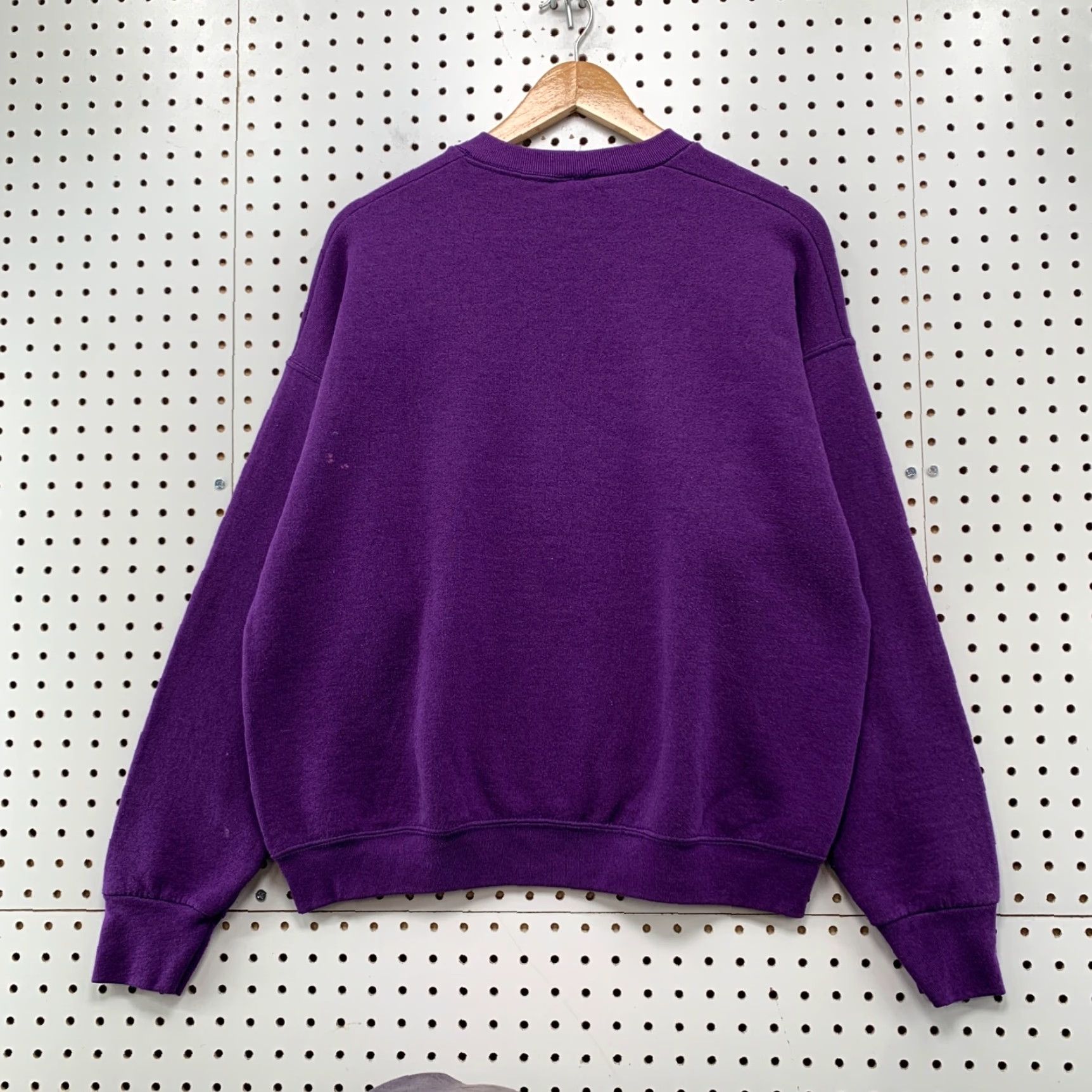 Fruit Of The Loom VINTAGE Fruit of the Loom Graphic Print Crewneck Sweatshirt Adult Large Purple 90s USA Mens Size US L / EU 52-54 / 3 - 2 Thumbnail