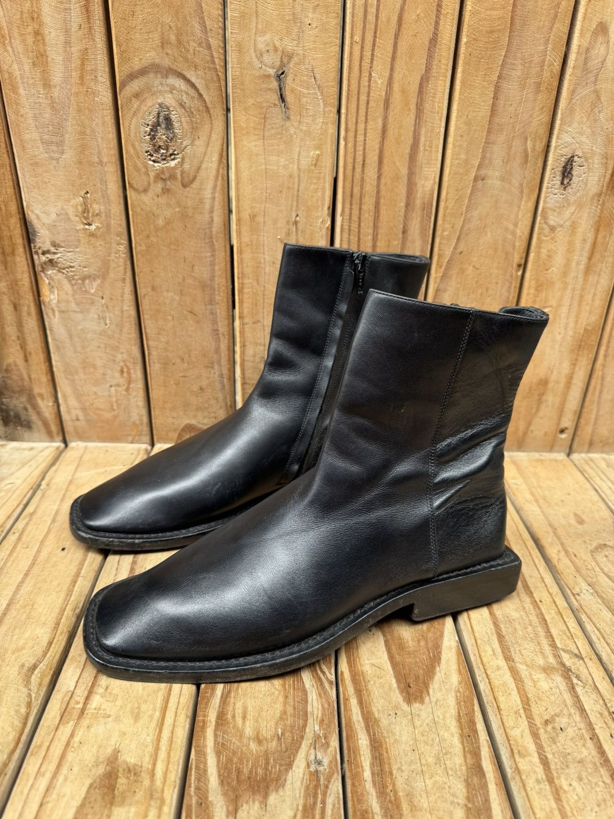 Balenciaga Balenciaga BB Back Rim Women’s black leather boots EUR 35 Size US 5 / IT 35 - 18 Thumbnail
