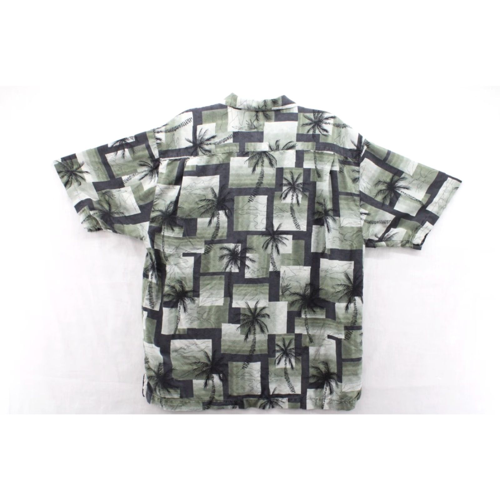 Tommy Bahama Tommy Bahama Hawaiian Shirt Men’s Large Green Black Floral Palm Trees Vacation Shirt Size US L / EU 52-54 / 3 - 2 Thumbnail