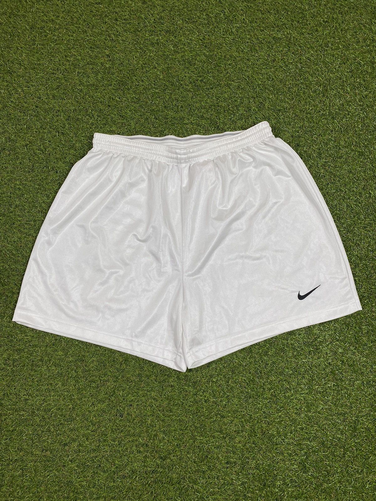 Nike Vintage 90s Nike shorts small swoosh streetwear size XL Size US 36 / EU 52 - 1 Thumbnail