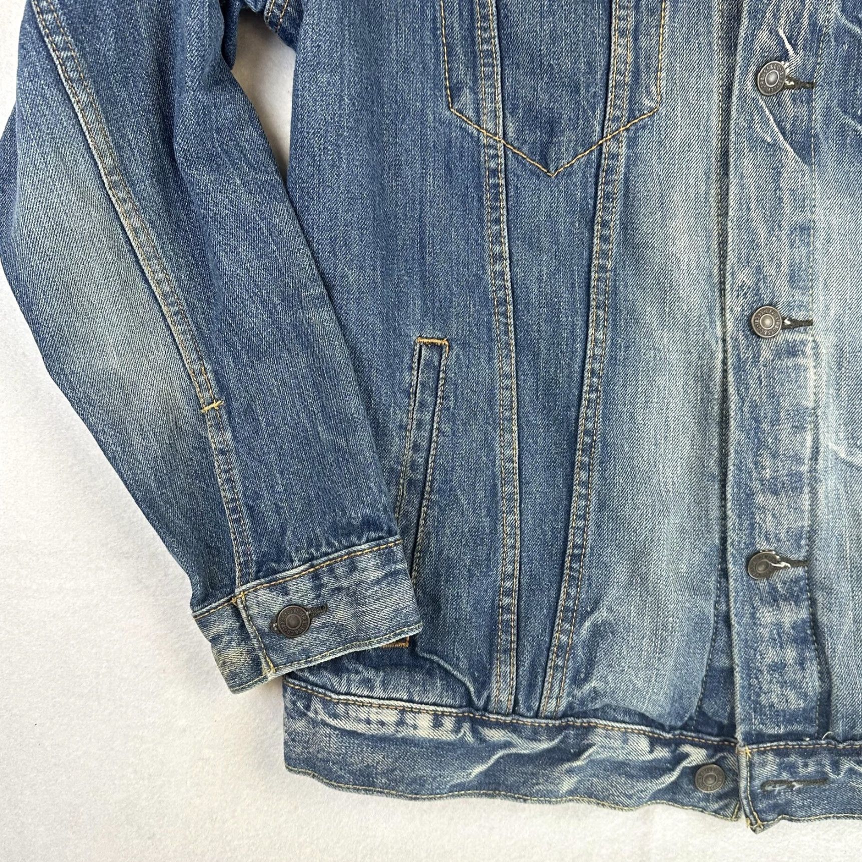 Levi's Levi's Trucker Jacket Mens XL Blue Denim Button Front Distressed Faded 72334 Size US XL / EU 56 / 4 - 4 Thumbnail
