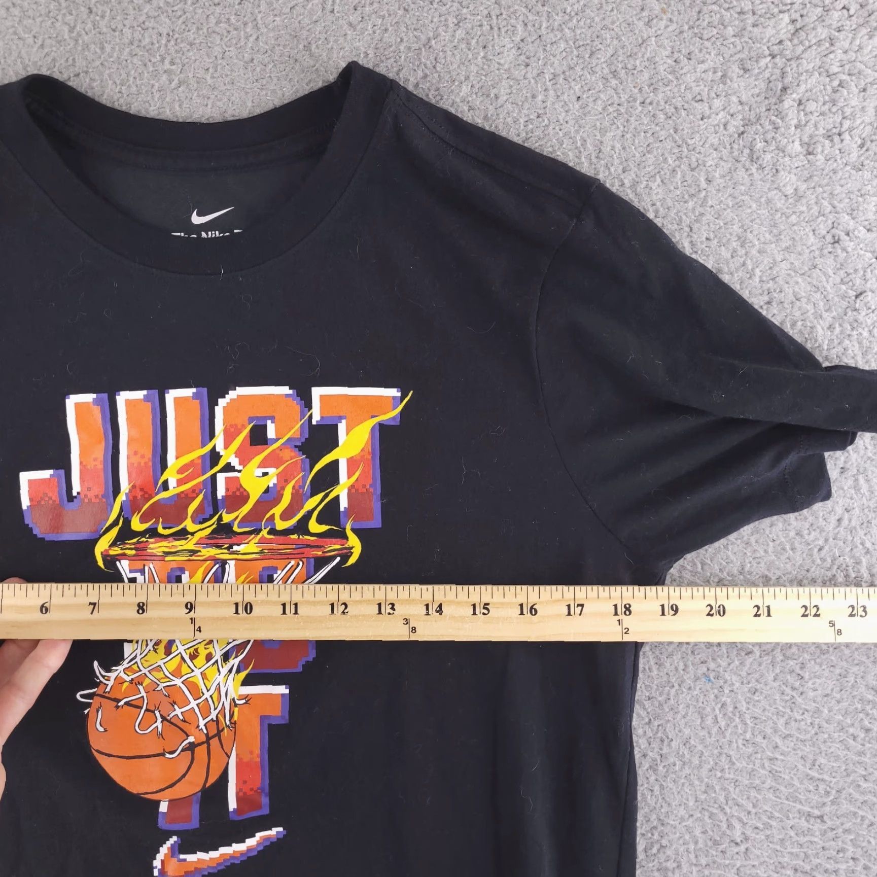 Nike Nike Shirt Mens Small Black Nike Tee Short Sleeve Fire Video Game Graphic Size US S / EU 44-46 / 1 - 5 Thumbnail