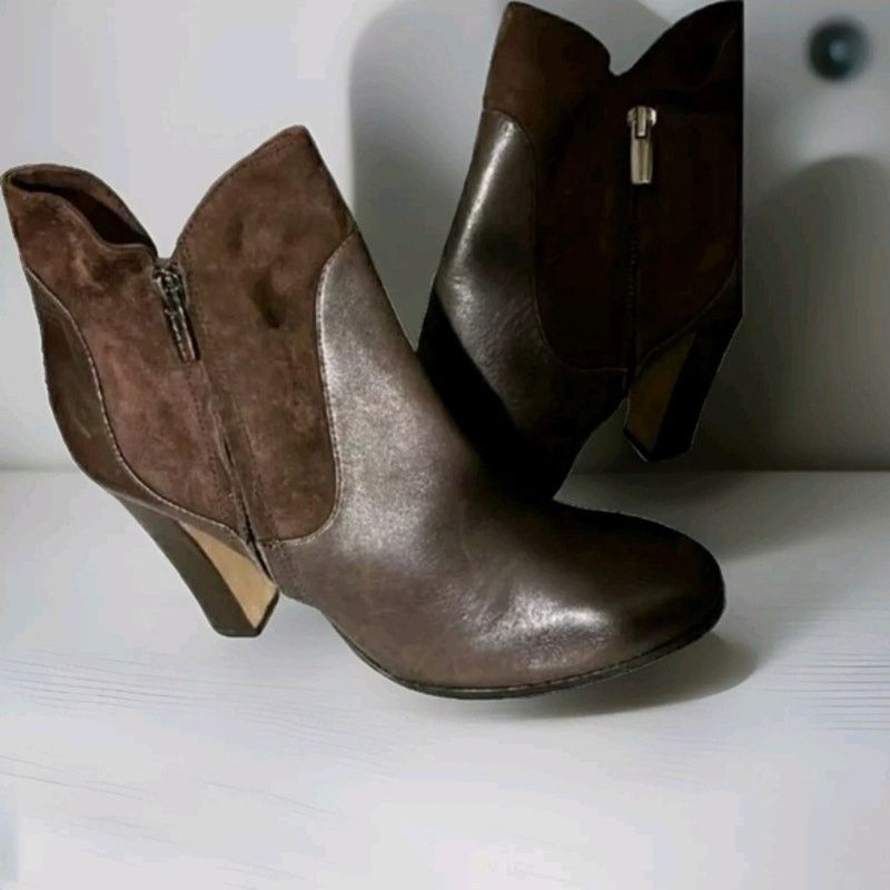 Vince Camuto Vince Camuto Tan Suede Booties Size 9 Size US 9 / IT 39 - 1 Thumbnail