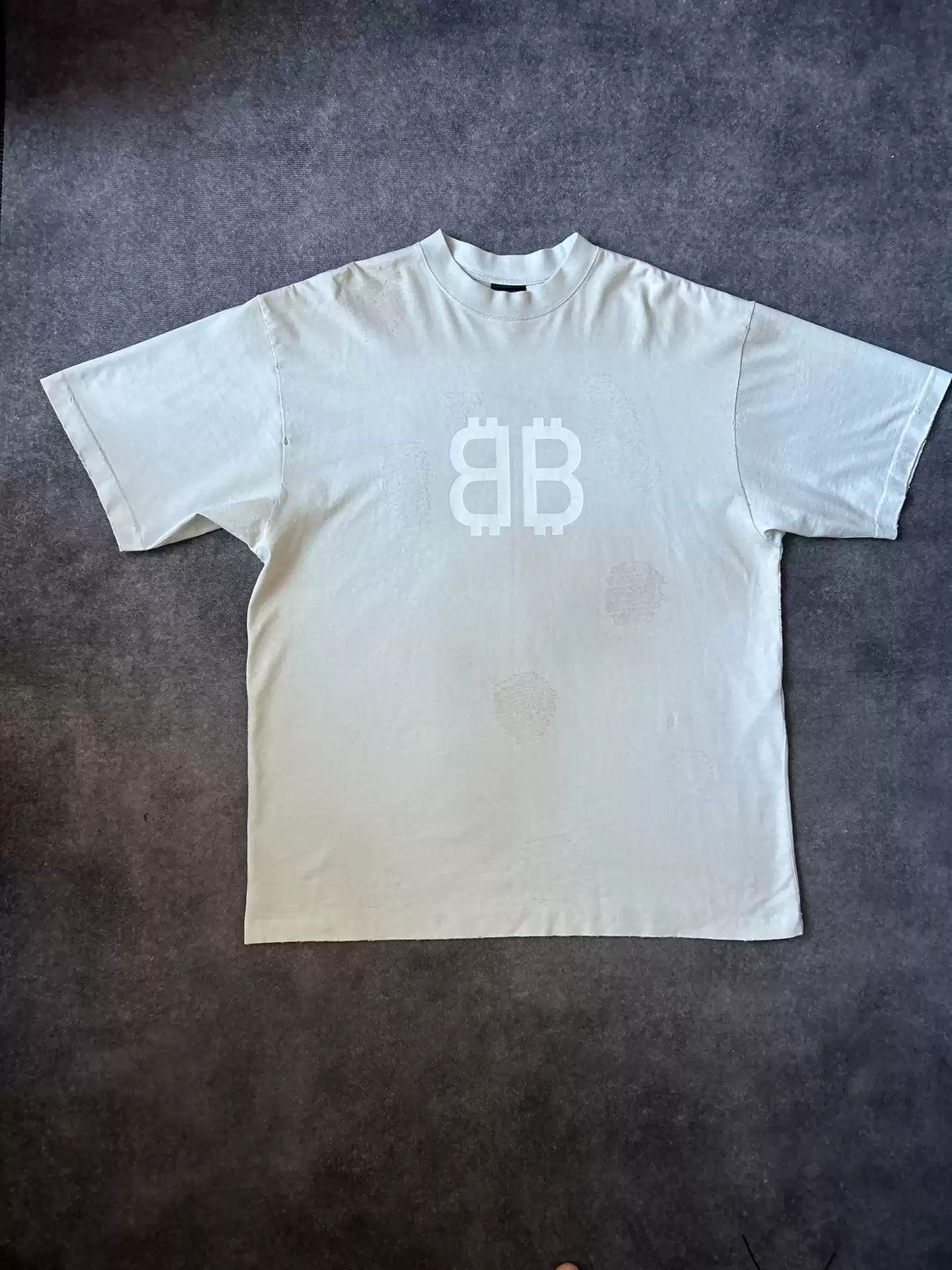 Balenciaga Balenciaga Short Sleeve Bitcoin 23fw Mud Dyed White Size US S / EU 44-46 / 1 - 1 Thumbnail