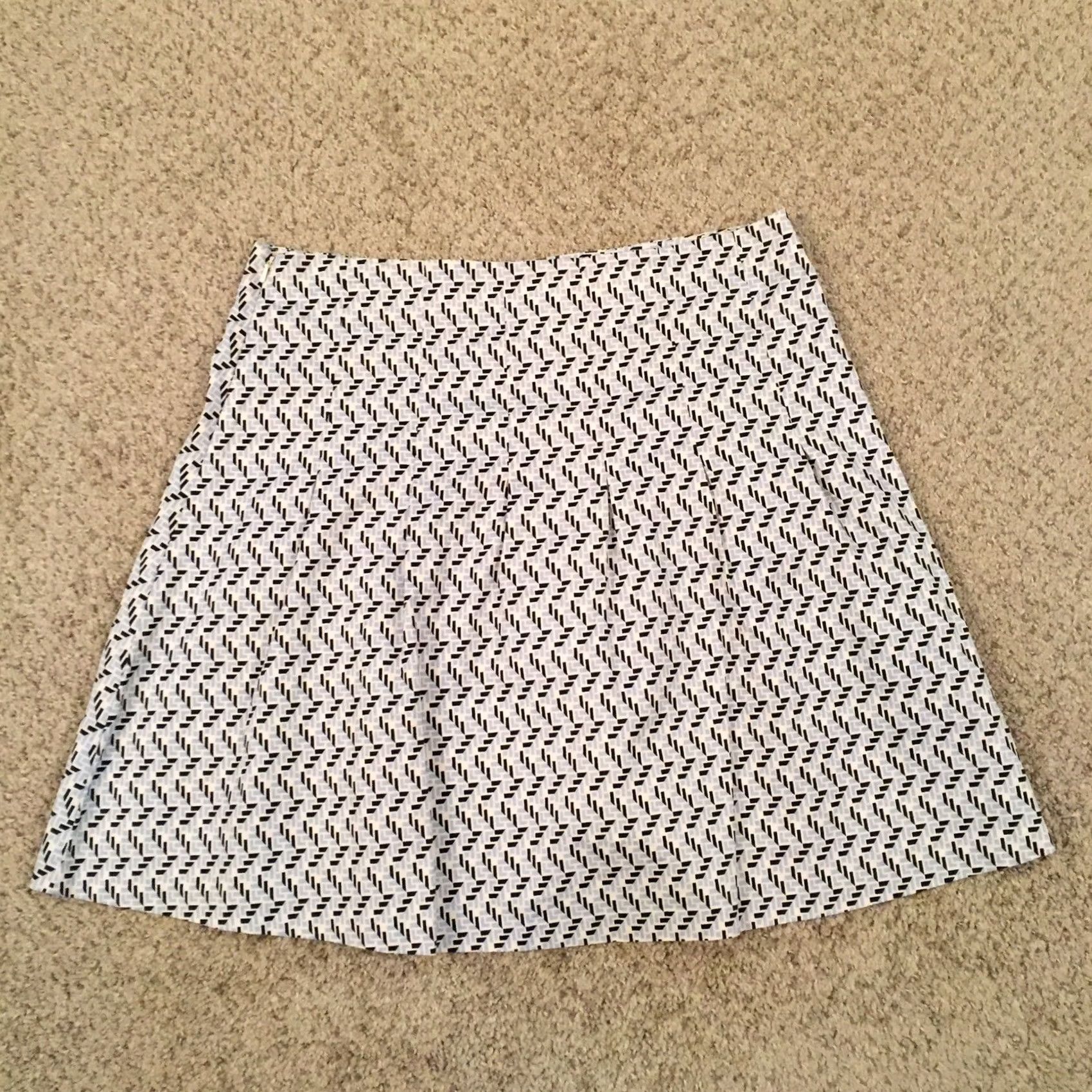 Old Navy Old Navy Skirt Womens 10 Size Geometric Just Below The Waist Line Unlined Size 32" / US 10 / IT 46 - 6 Thumbnail