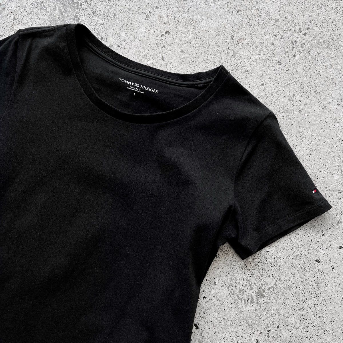 Designer × Tommy Hilfiger Tommy Hilfiger Women’s Black Solid Short Sleeve T-Shirt Size L / US 10 / IT 46 - 4 Thumbnail
