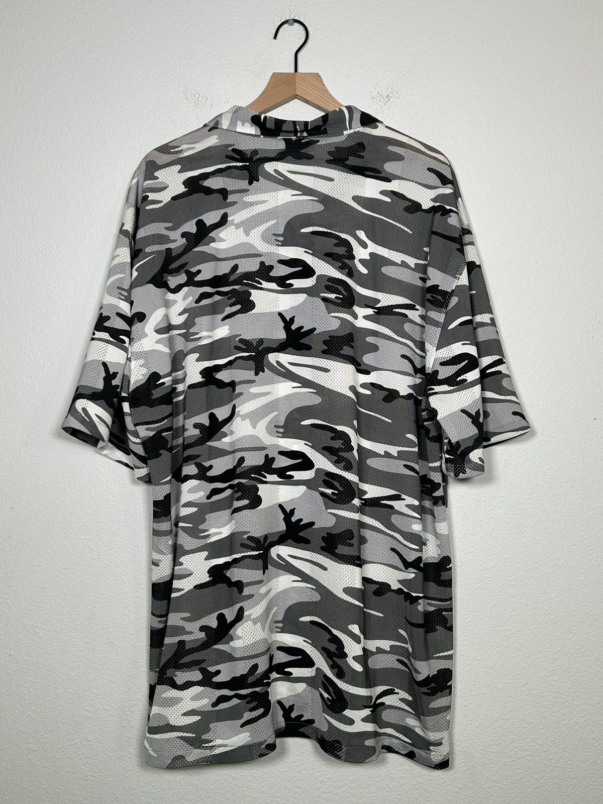 Balenciaga NWT! MSRP: $1.3k Oversized Mesh Jersey Camo Button Up Size US L / EU 52-54 / 3 - 3 Thumbnail