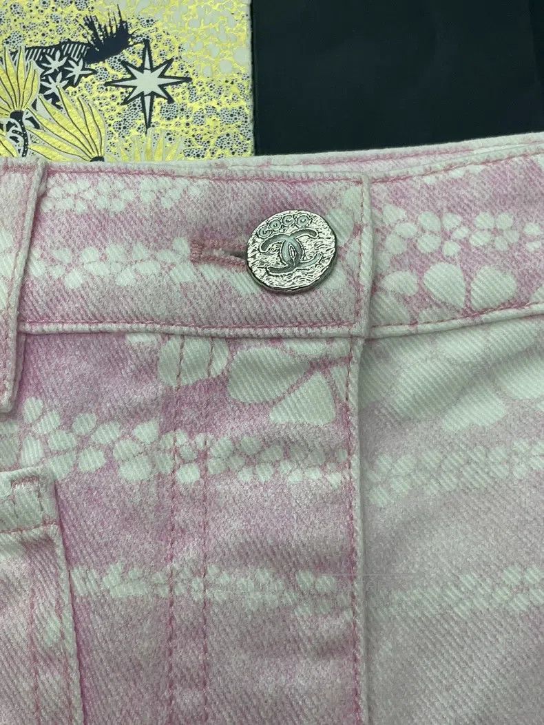 Chanel Chanel 25M Beach Series Pink Printed Denim Shorts Size 25" / US 0 / IT 36 - 2 Thumbnail