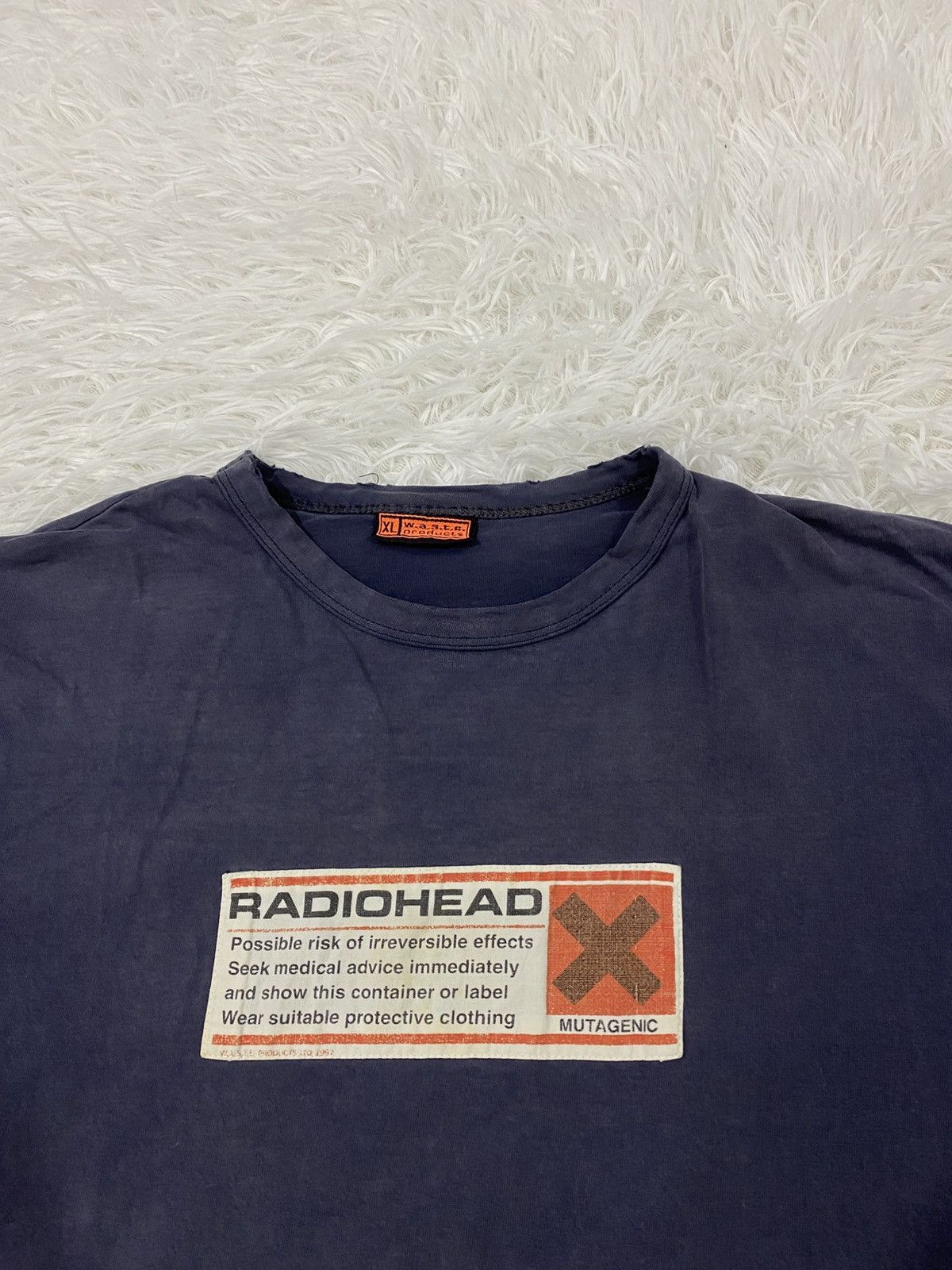 Band Tees Distressed vintage rock band radiohead Size US M / EU 48-50 / 2 - 14 Thumbnail
