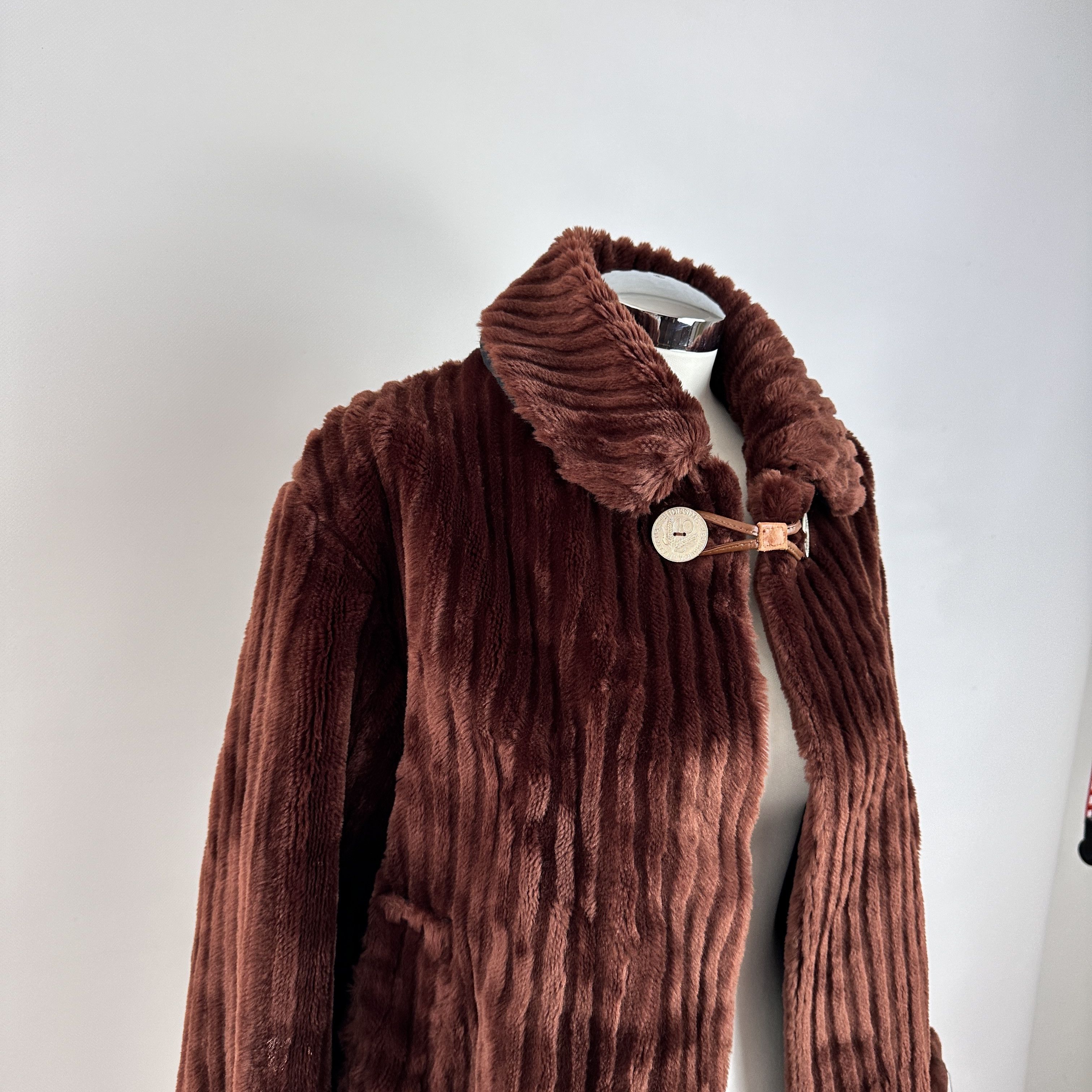 Fendi Pelliccia FENDISSIME Sintetica mantellina – 42 IT Size M / US 6-8 / IT 42-44 - 3 Thumbnail