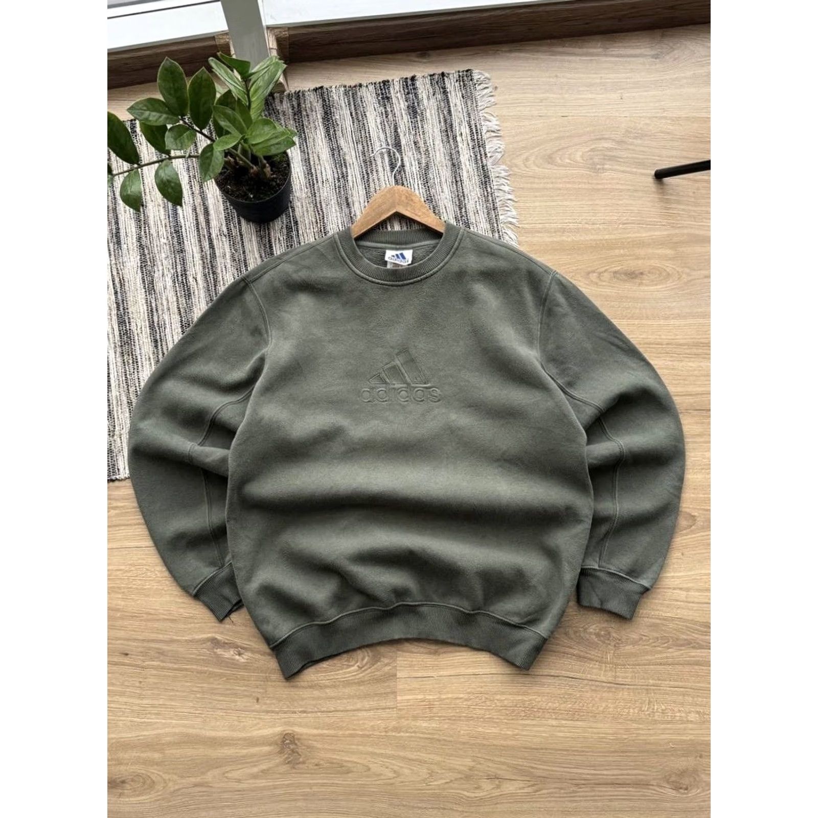 Adidas VINTAGE Adidas Sweatshirt Men M 90s Center Logo Khaki Green Logo Oversized Pullover Casual Hip Hop USA 80s 90s Y2K Fans Mens Size US M / EU 48-50 / 2 - 4 Thumbnail