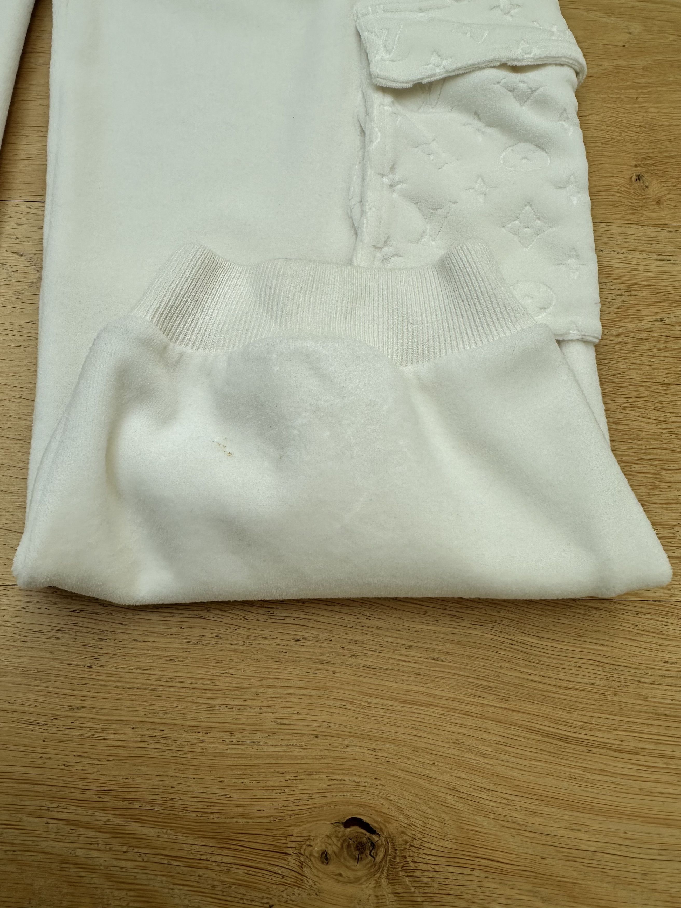 Louis Vuitton LOUIS VUITTON velour white cargo sweatpants by Virgil Abloom Size US 30 / EU 46 - 7 Thumbnail
