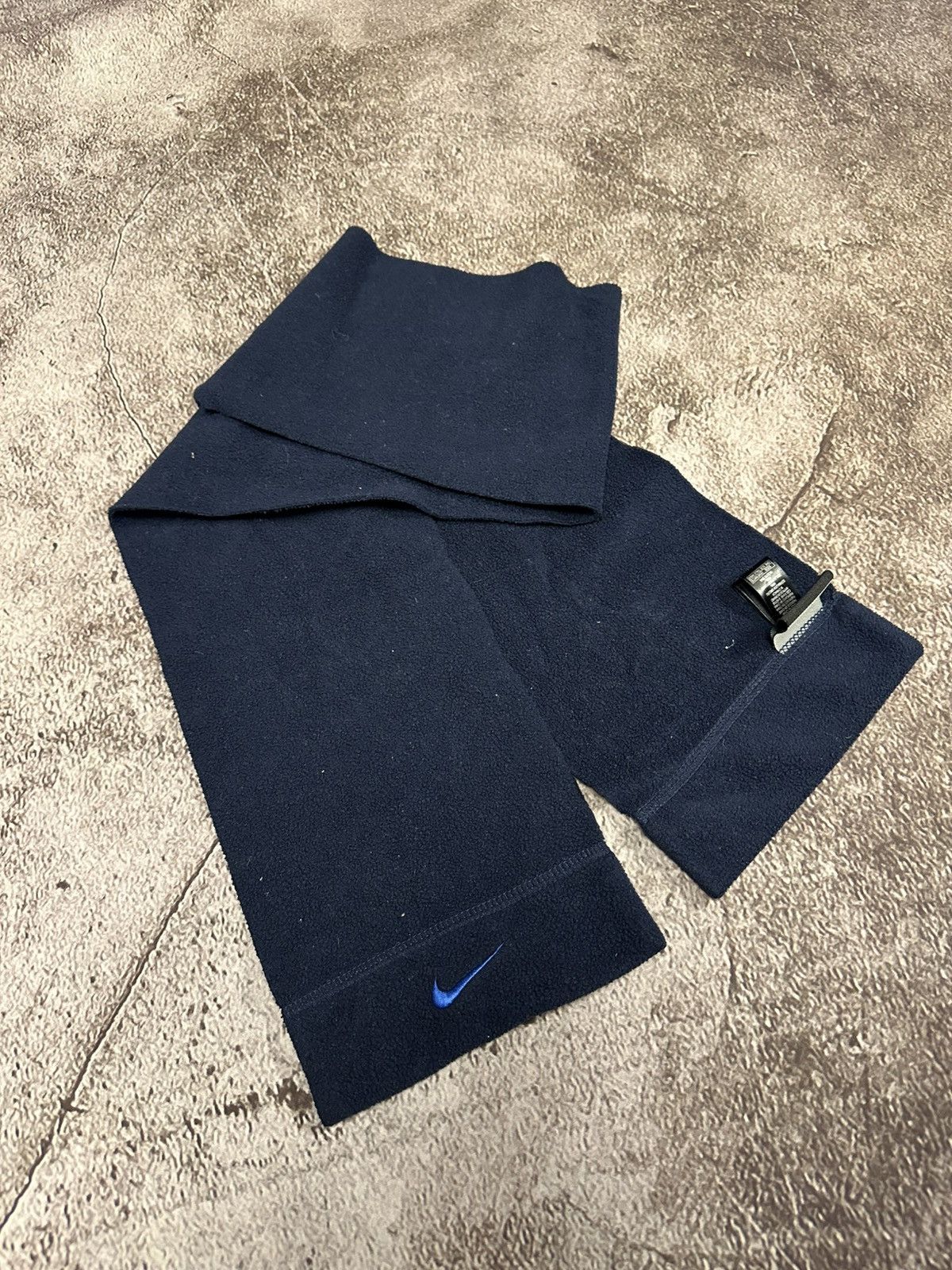 Nike Vintage Nike Fleece Scarf White Swoosh Logo Y2K 90s Drill Size ONE SIZE - 2 Thumbnail