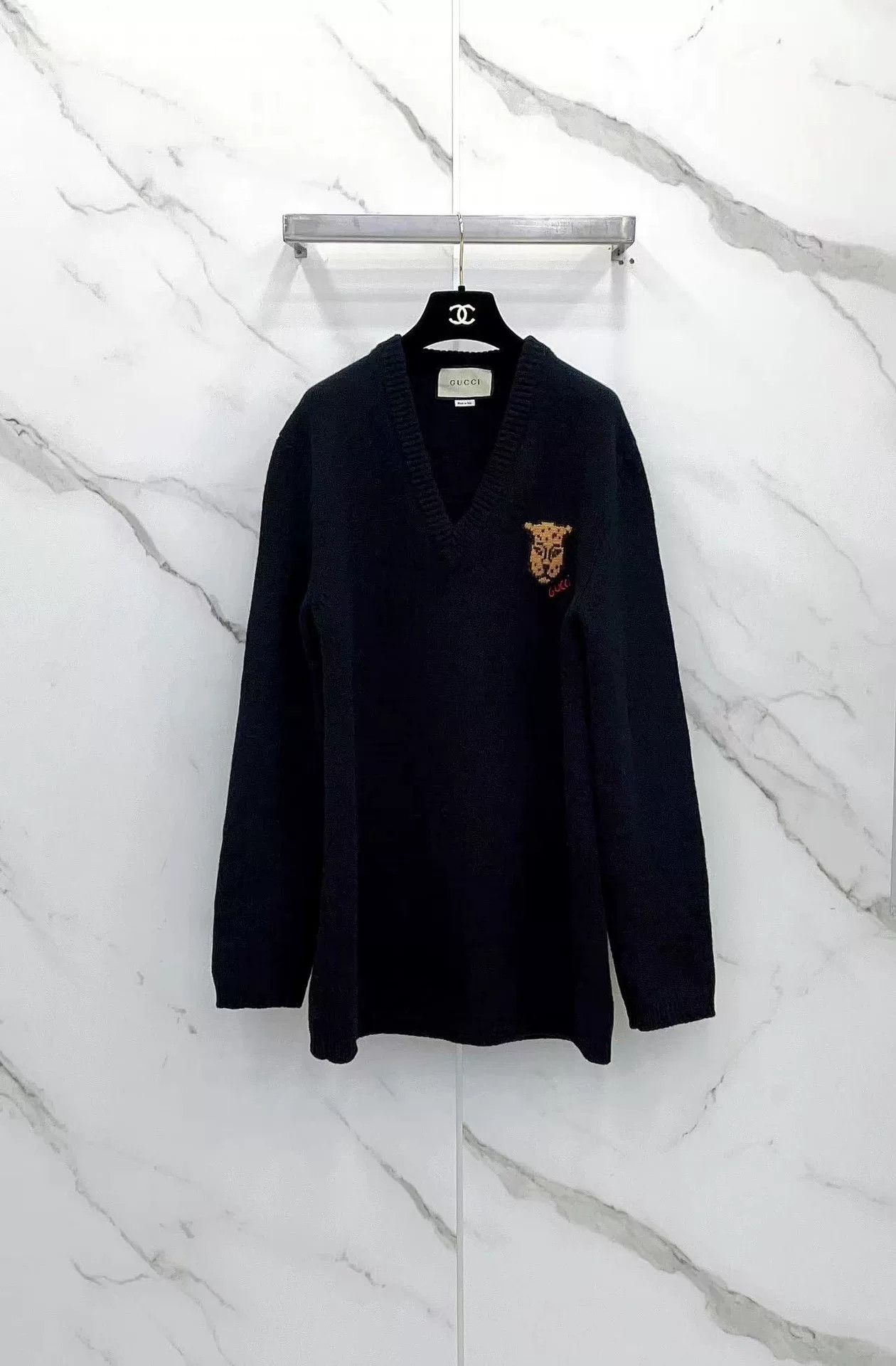 Gucci Gucci Leopard Embroidery V-Neck Sweater Size US S / EU 44-46 / 1 - 1 Thumbnail
