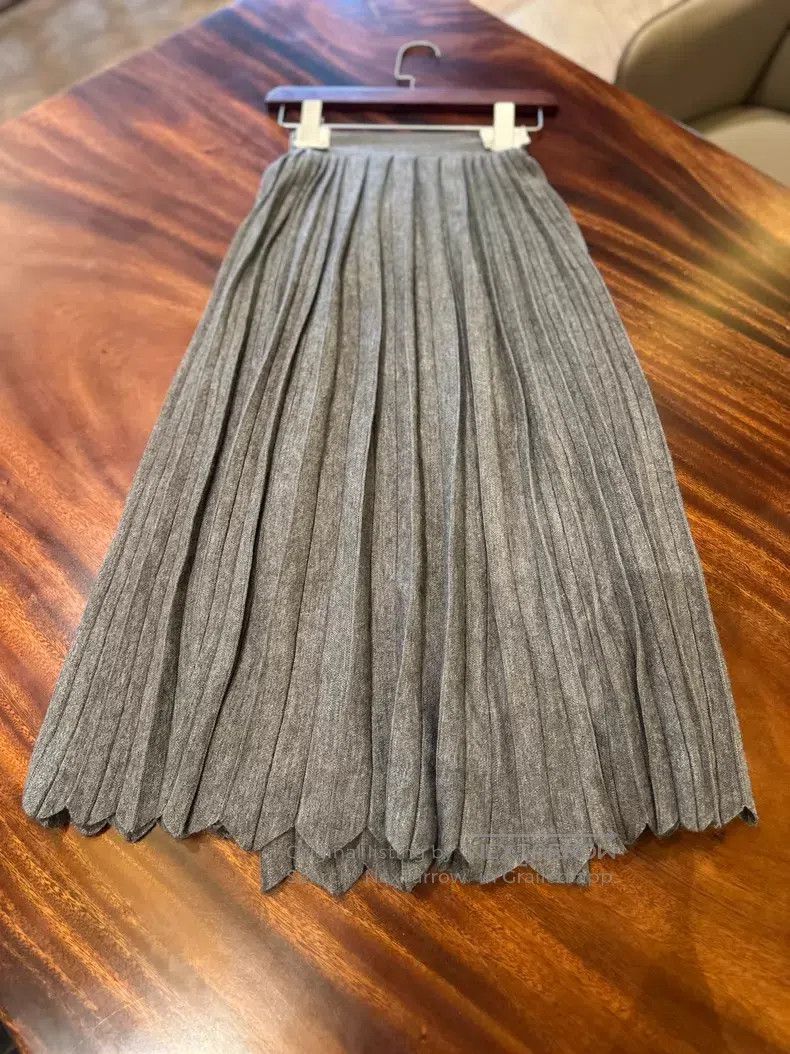 Loro Piana Loro Piana Pleated Skirt Size 25" / US 0 / IT 36 - 1 Thumbnail